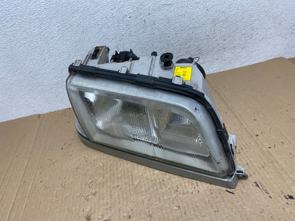 1997 - 2000 Mercedes C C230 W202 Front Right Passenger Headlight AE9039 DG1