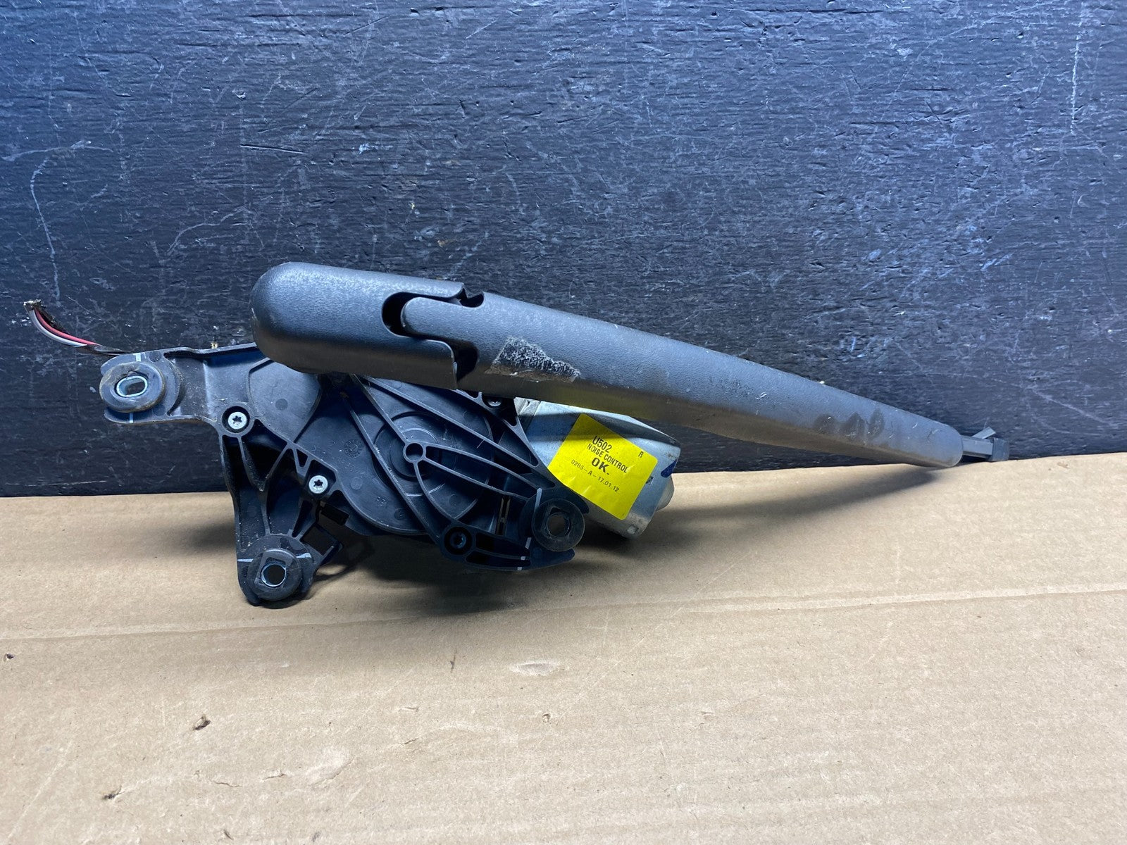 2011 to 2019 Ford Explorer Rear Windshield Wiper Motor ae8201 DG0