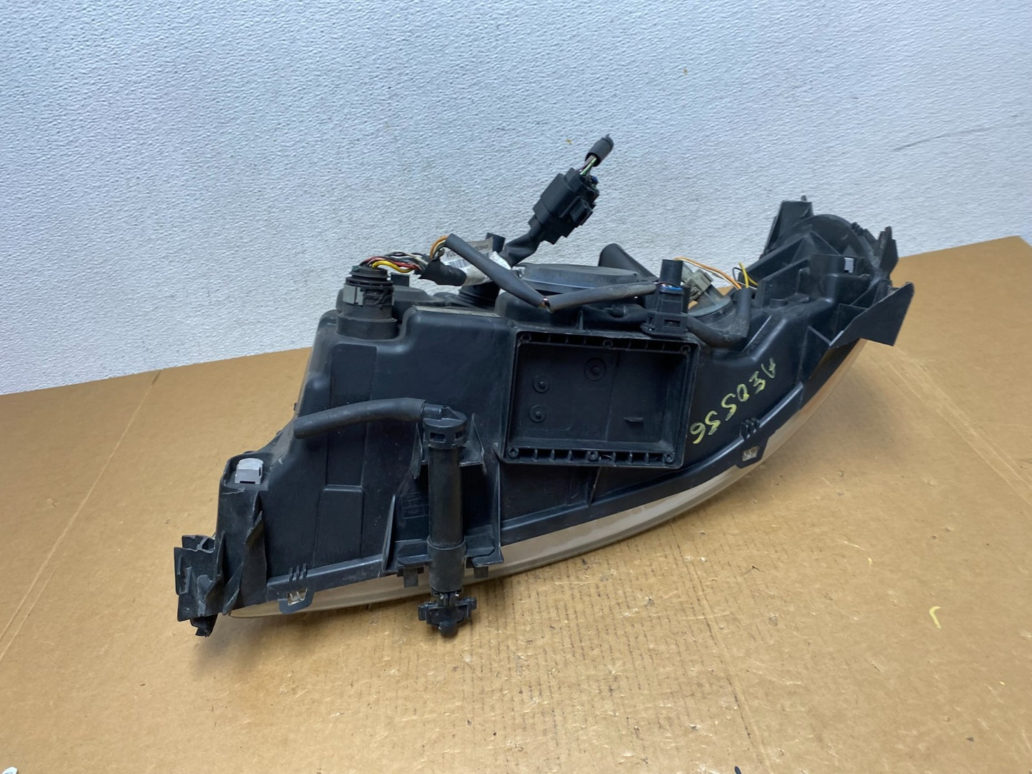 2005 to 2007 Volvo XC70 V70 Passenger Right Passenger RH Headlight AE0556 DW8