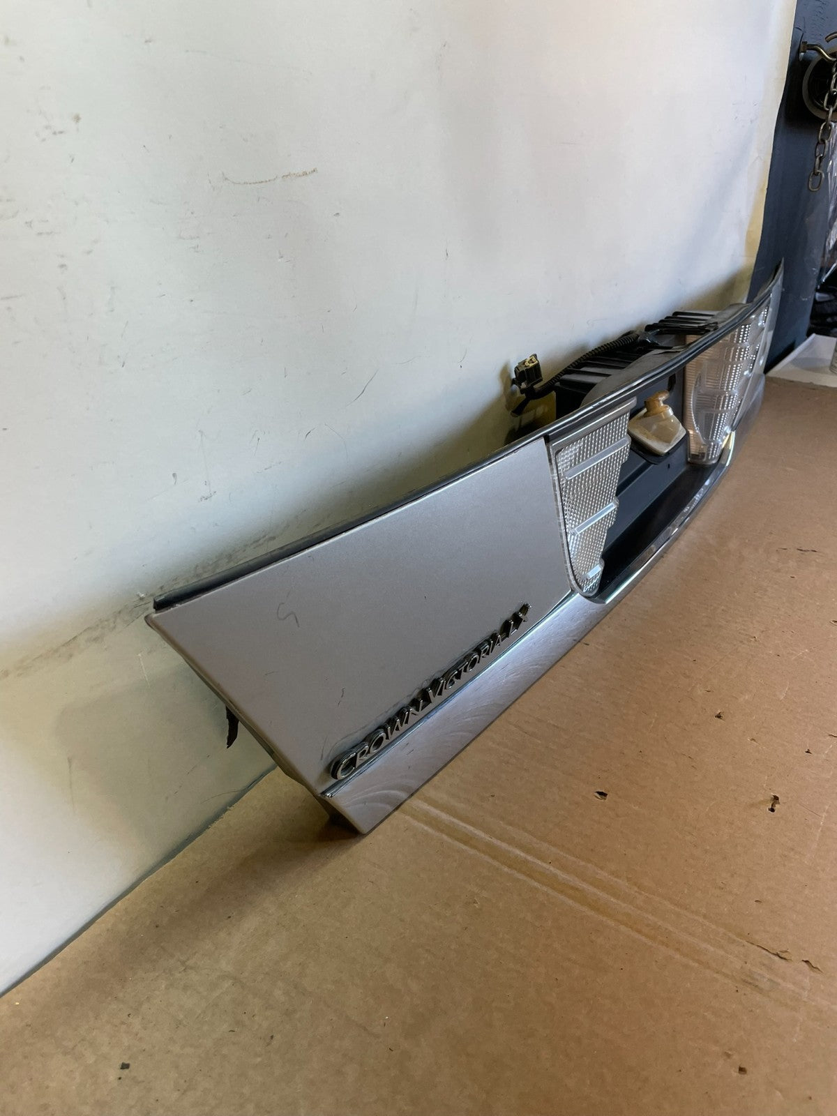 1998 - 2011 Ford Crown Victoria Trunk Rear Garnish License Plate Panel AH0409 DG2