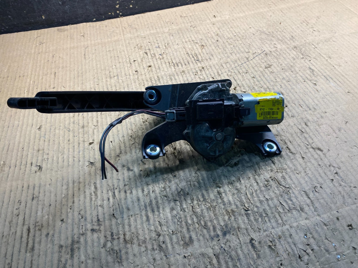 2011 to 2014 Ford Edge Licnoln MKX Rear Windshield Wiper Motor OEM y1438 DG5