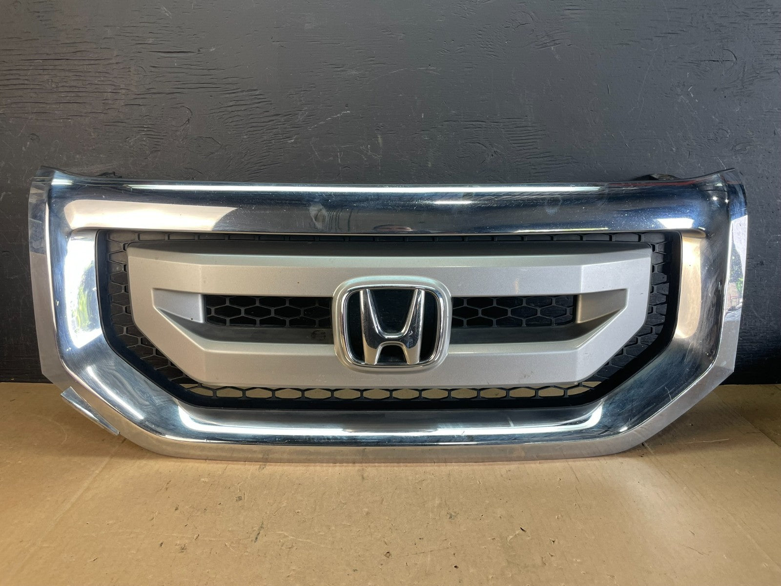 2009 to 2011 Honda Pilot Front Upper Grill Grille AD5766 DG0