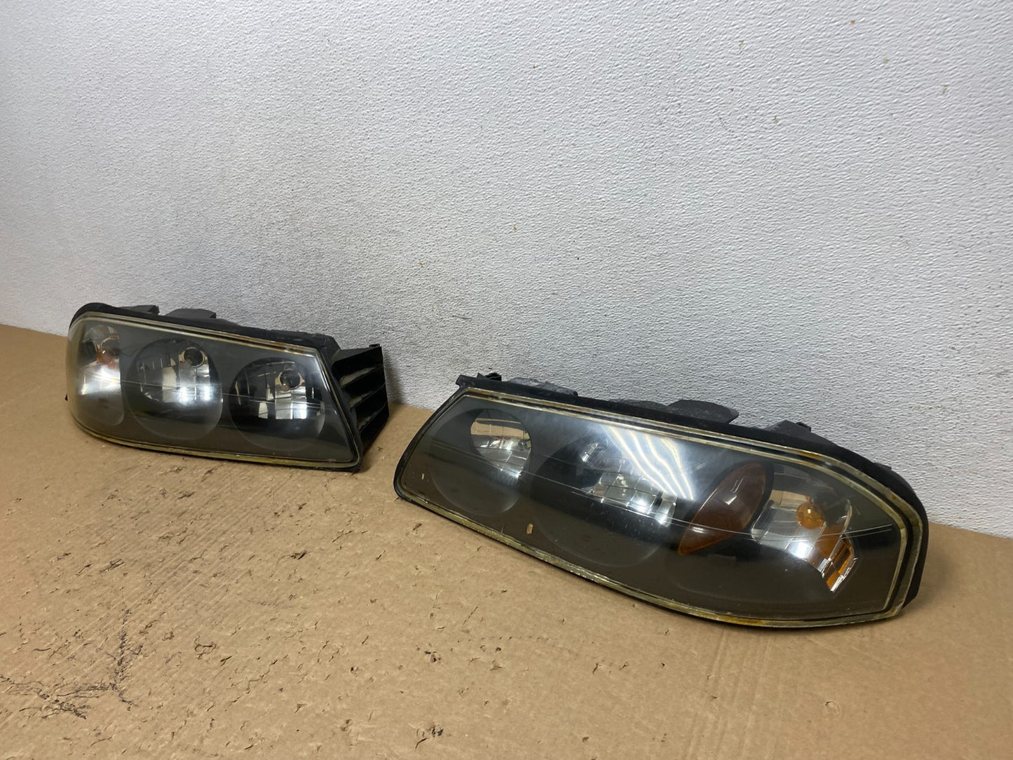 2000 to 2005 Chevrolet Impala Left+Right Set Headlights Halogen AF8191 DW1