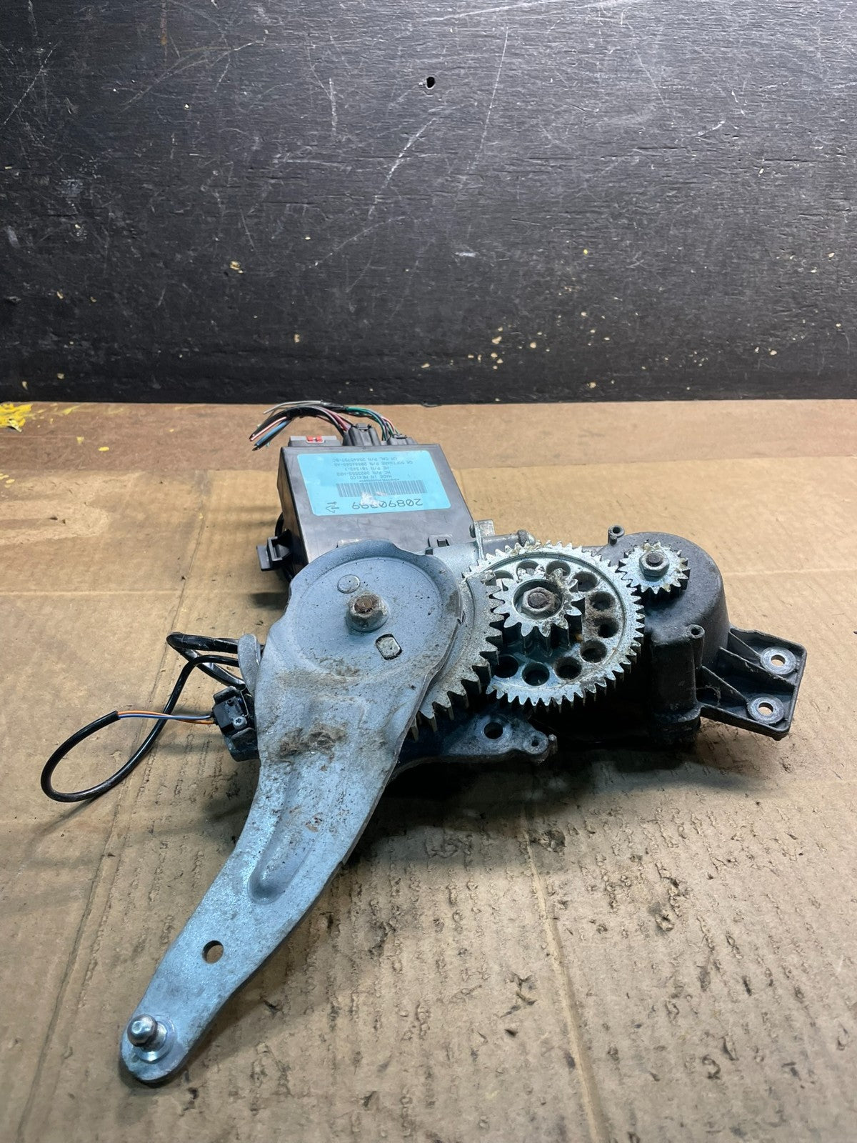 2009 to 2016 GMC Acadia Rear Trunk Liftgate Power Motor Actuator OEM y7357 DG2