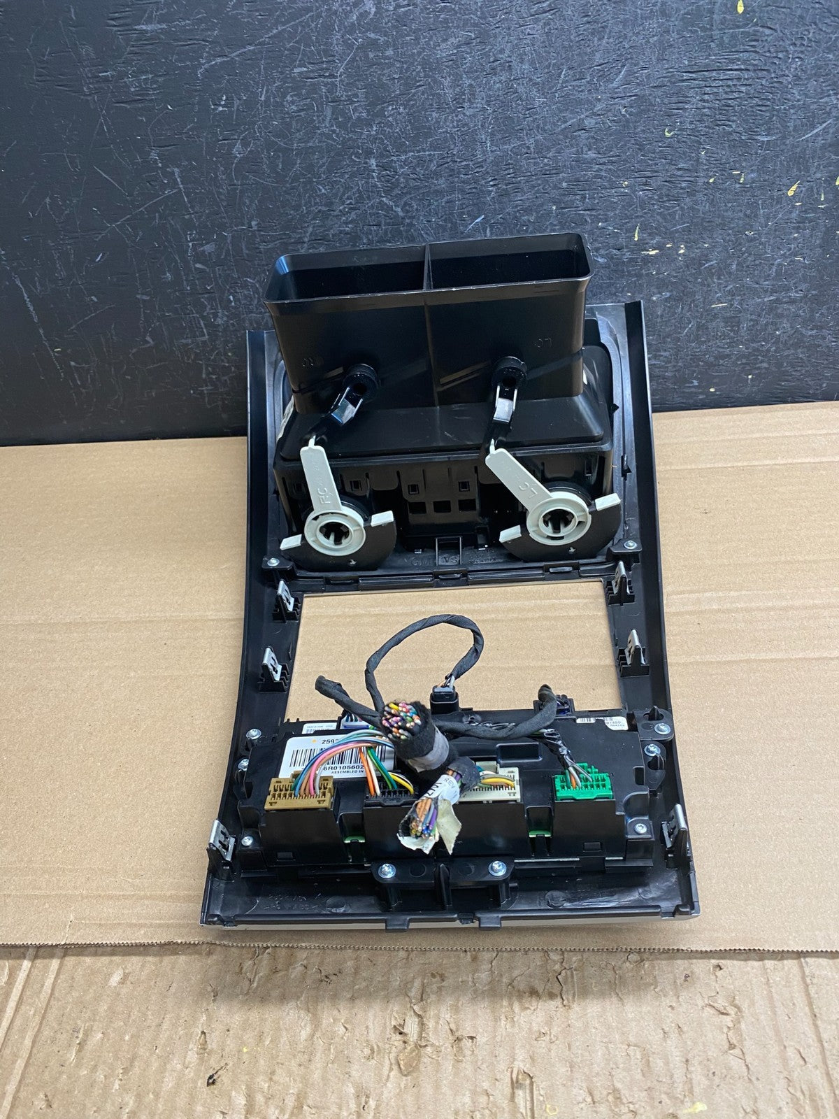 2007 - 2012 GMC Acadia A/C Heater Climate Control Radio Panel Bezel OE AF6536 DG4