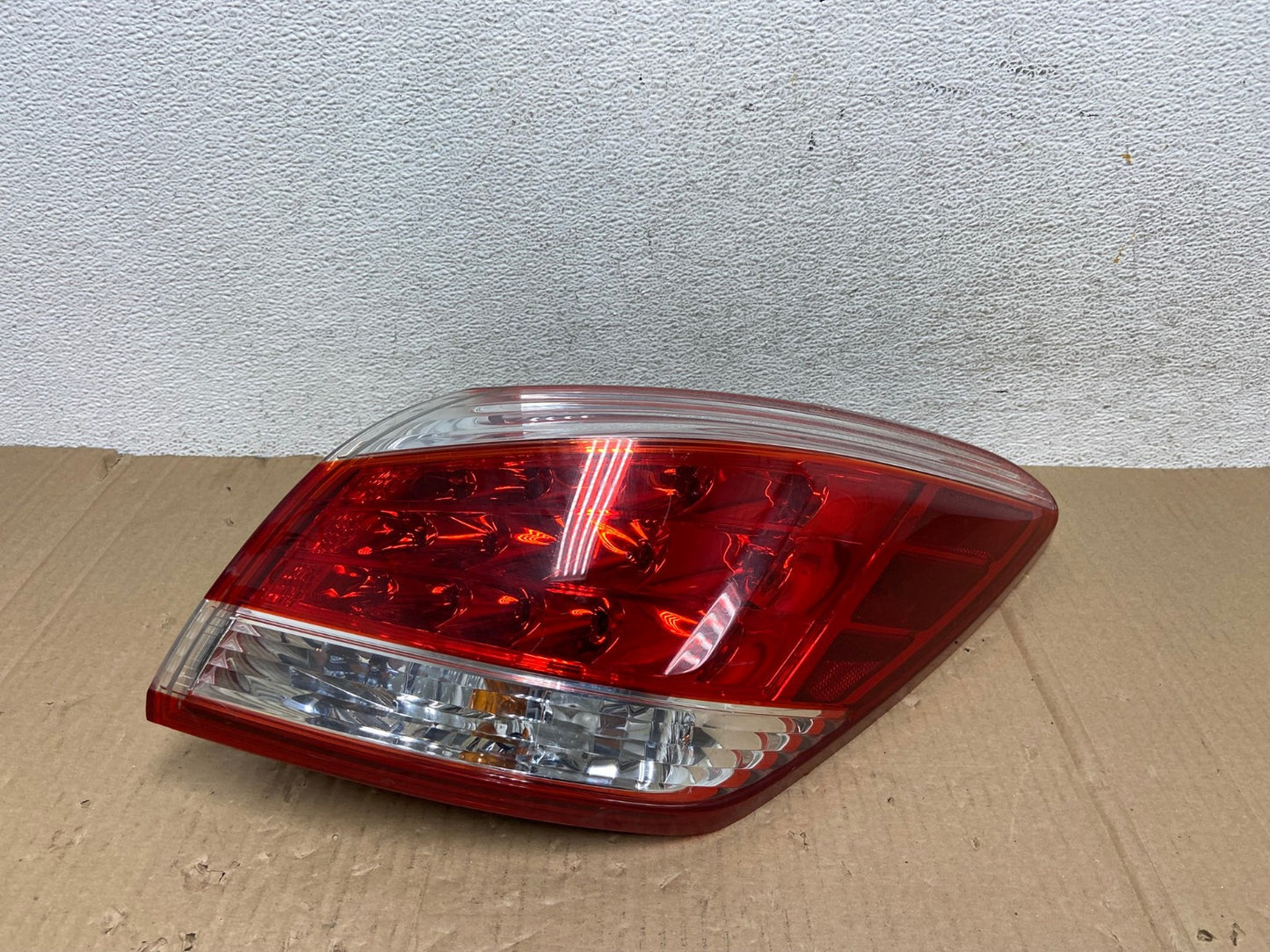 2011 - 2014 Nissan Murano Right Passenger Side RH Tail Light AE8988 LK0
