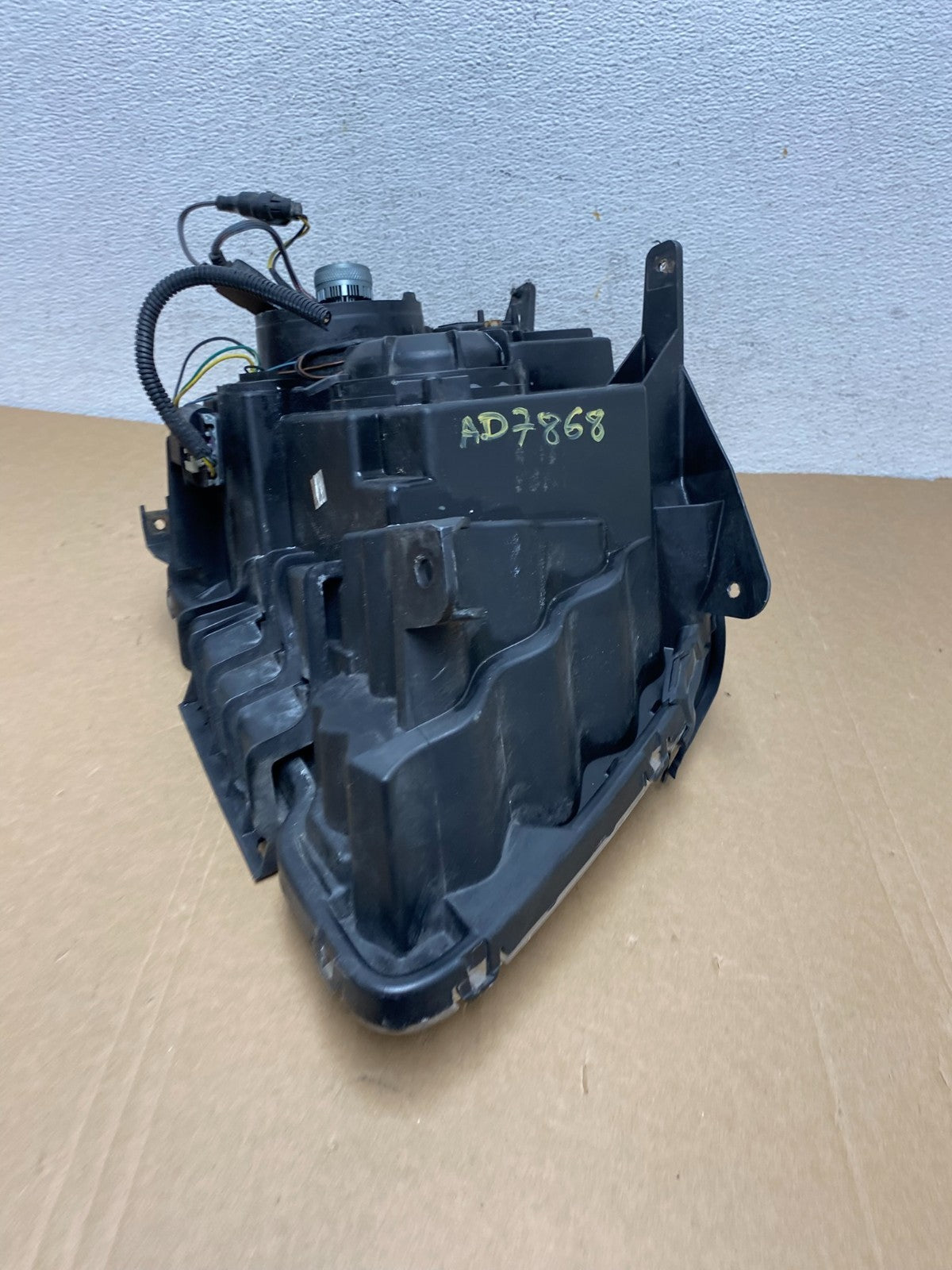 2010 to 2015 GMC Terrain Halogen Left Driver Lh Side Headlight AD7868 DW6
