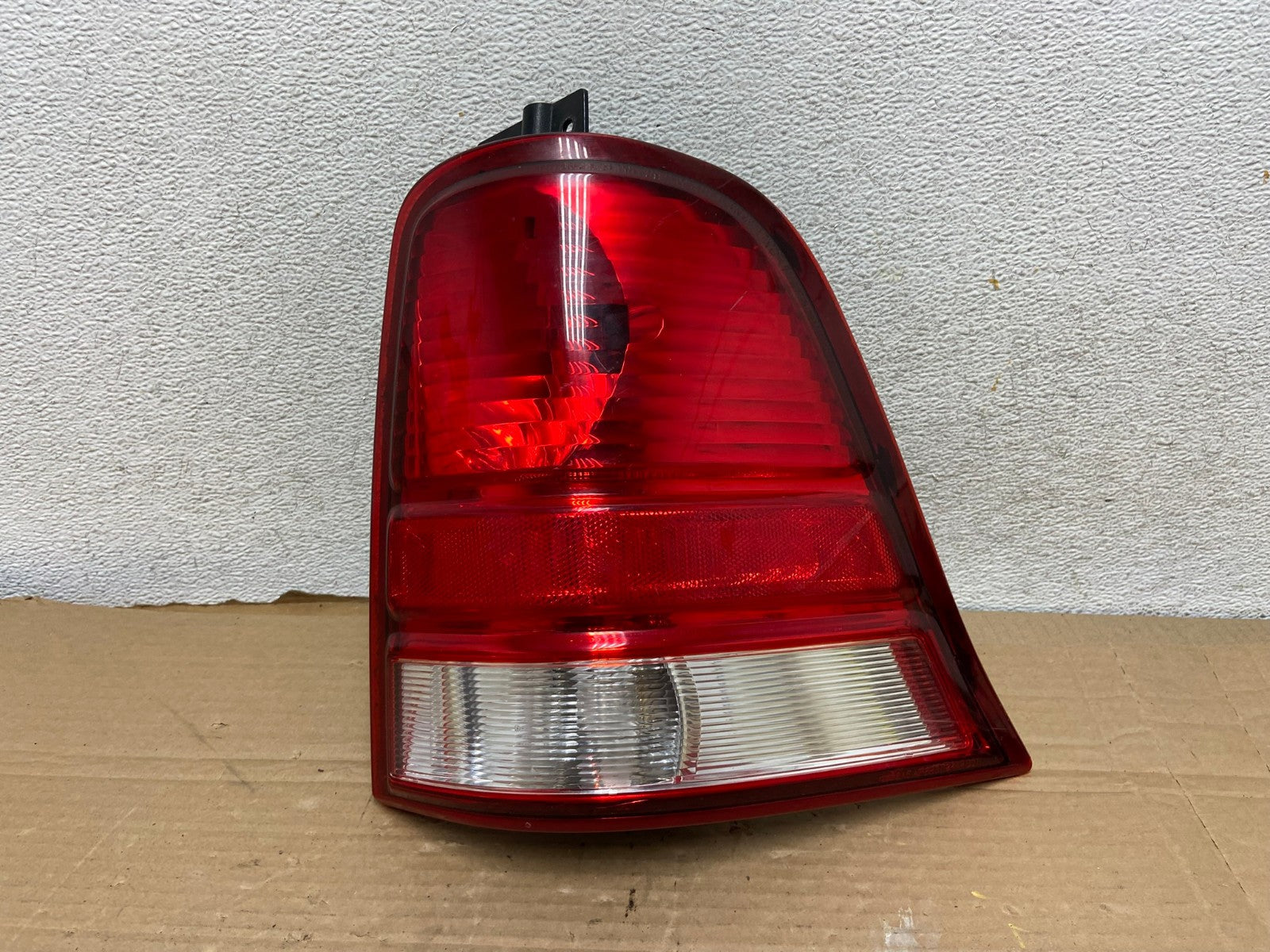 2004 to 2007 Ford Freestar Right Passenger RH Side Tail Light AG9044 LK0