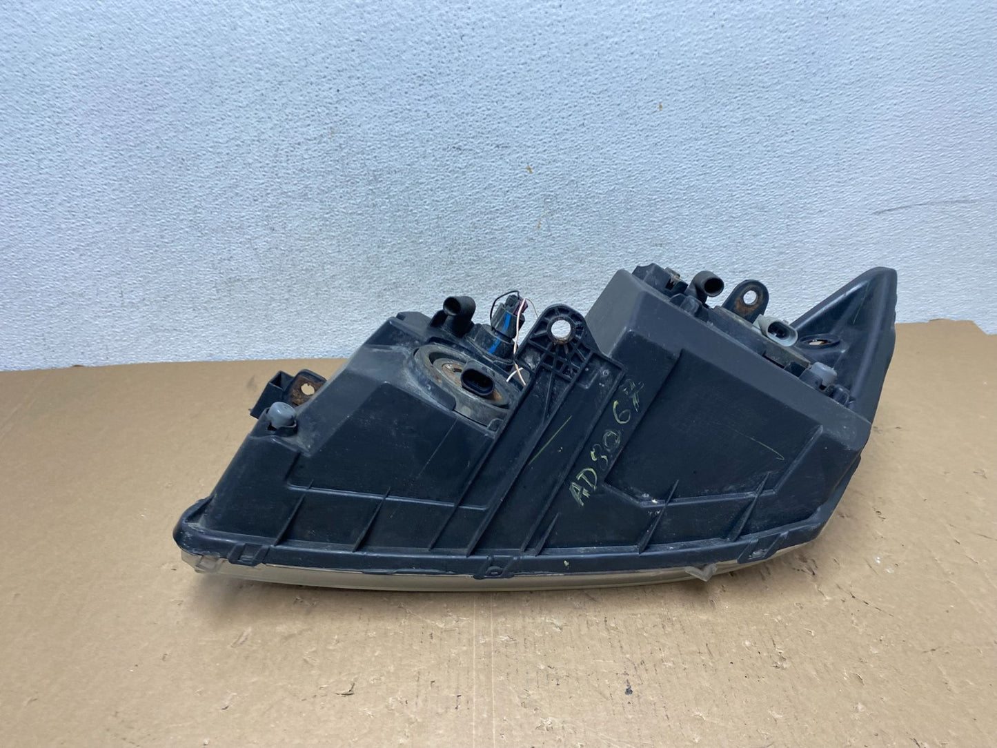 2009 to 2017 Dodge Journey Headlight Right Passenger Rh Halogen AD8067 DW6