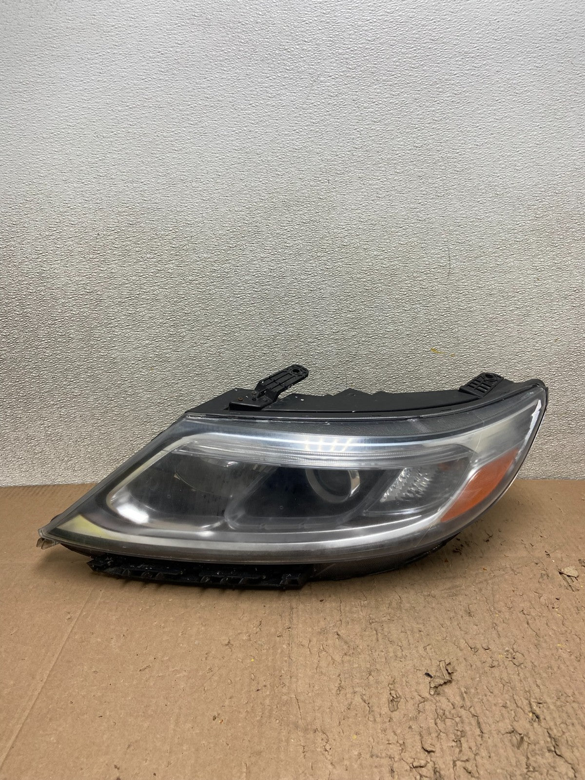 2014 to 2015 Kia Sorento Left Driver LH Side Headlight Halogen Oem Y3344 DW0