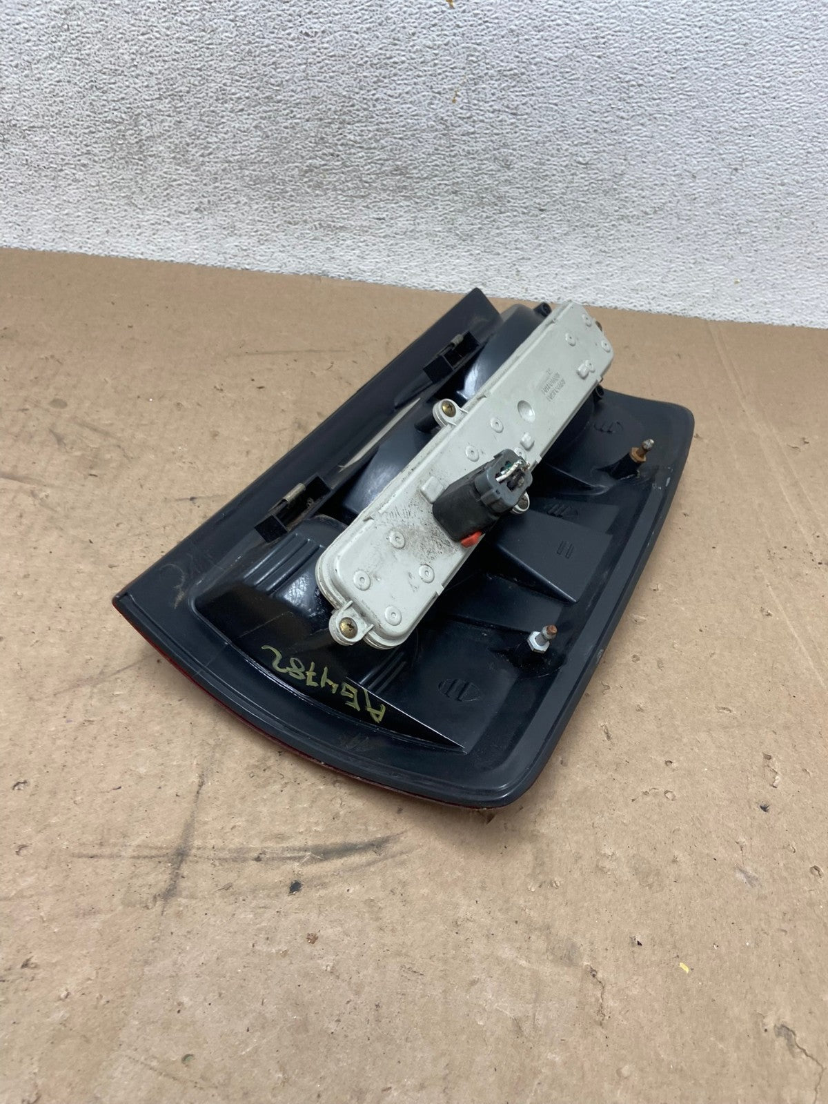 2002 to 2006 Dodge Ram 1500 Left Driver side Tail Light AG4782 LK6