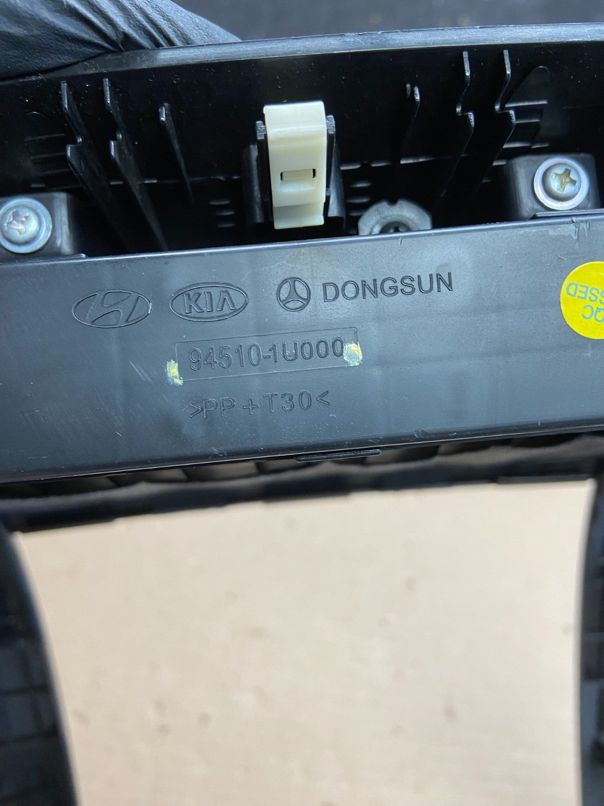 2011 to 2013 Kia Sorento Center Radio Climate Control Clock Trim ag5110 DG5
