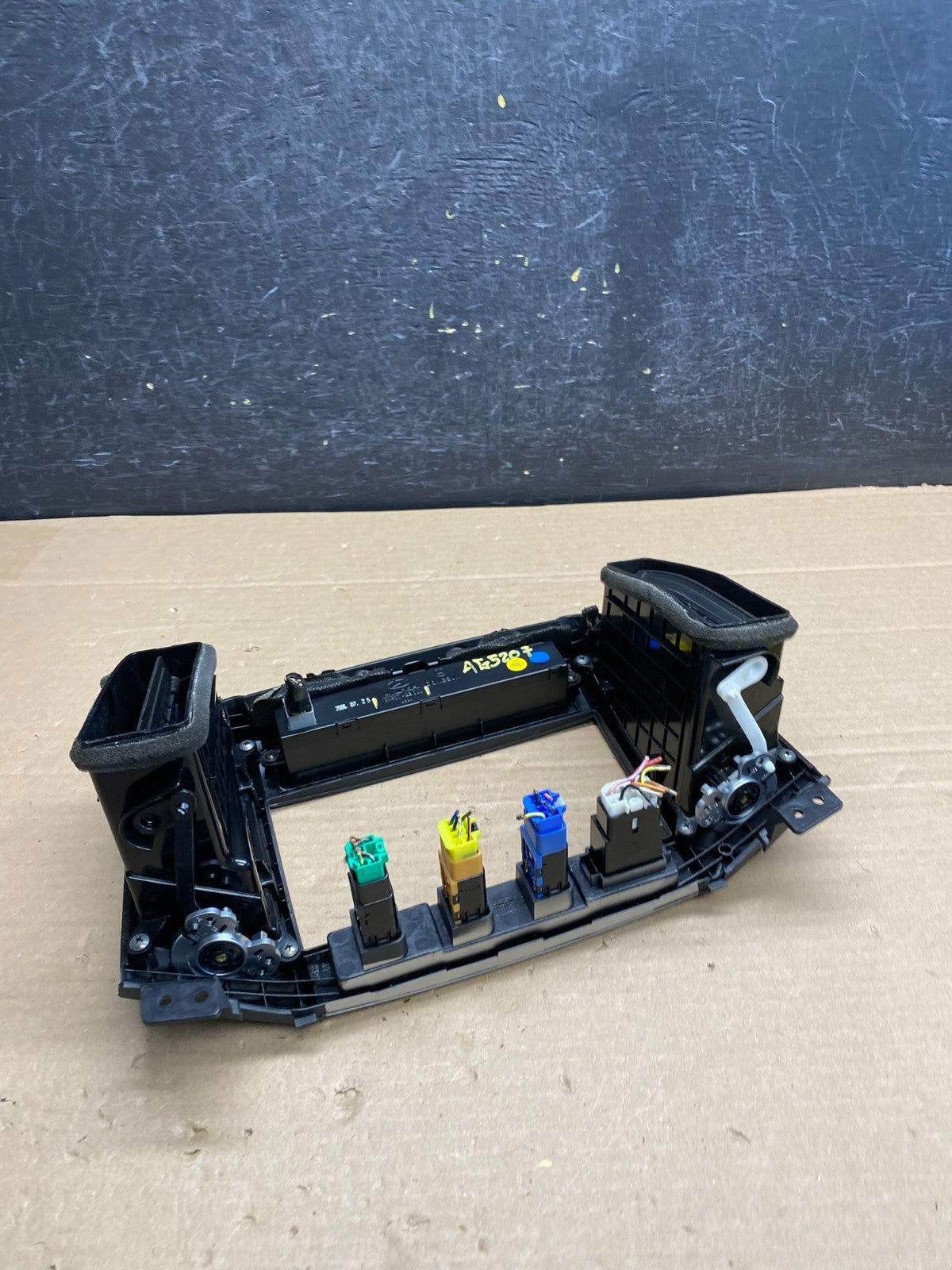 2007 to 2009 Hyundai Santa Fe Center Dashboard Radio Bezel Trim AG5207 DG4