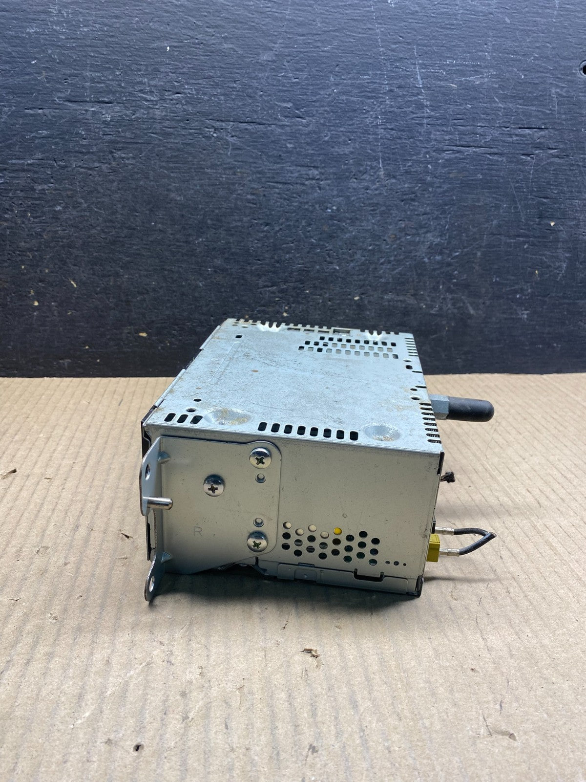 2014 to 2015 Ford Explorer Audio Equipment Radio Receiver AM FM CD ai4896 DG1