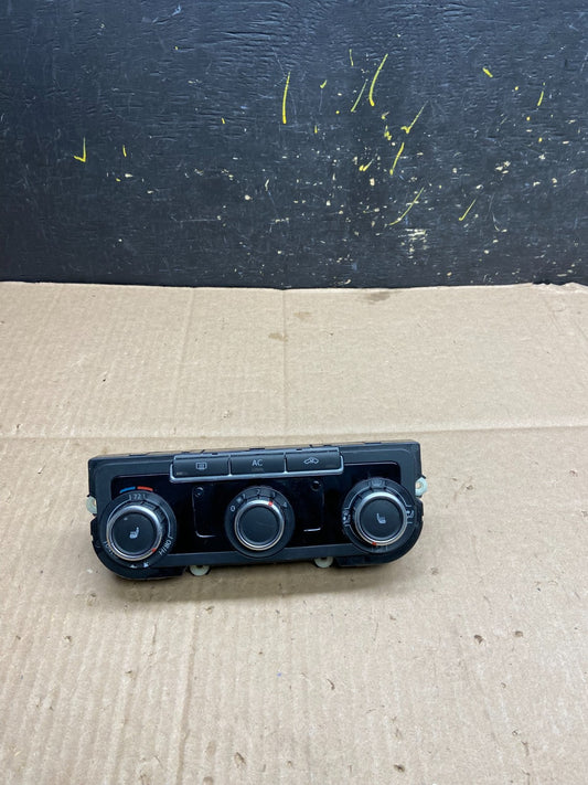 2009 - 2011 Volkswagen CC Center Climate Control Panel AC Heater y2286 DG0