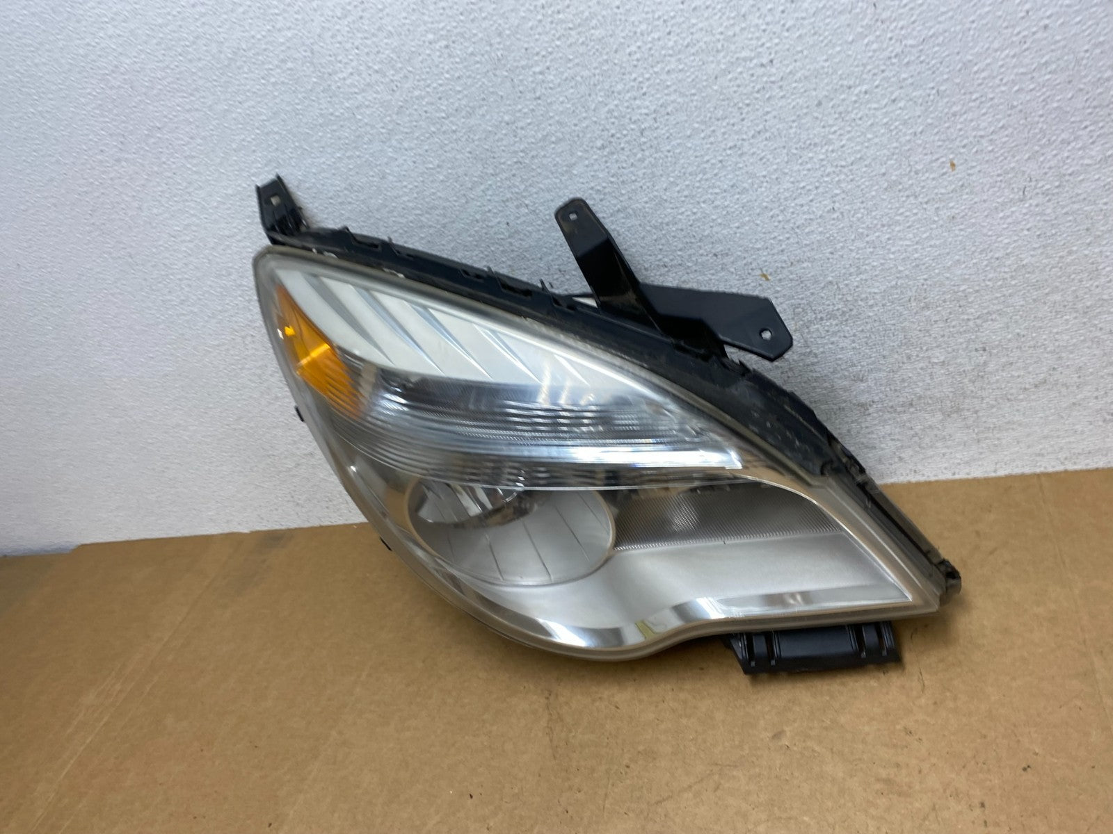 2010 - 2015 Chevrolet Equinox Halogen Headlight Right Passenger Side AE3033 DW1