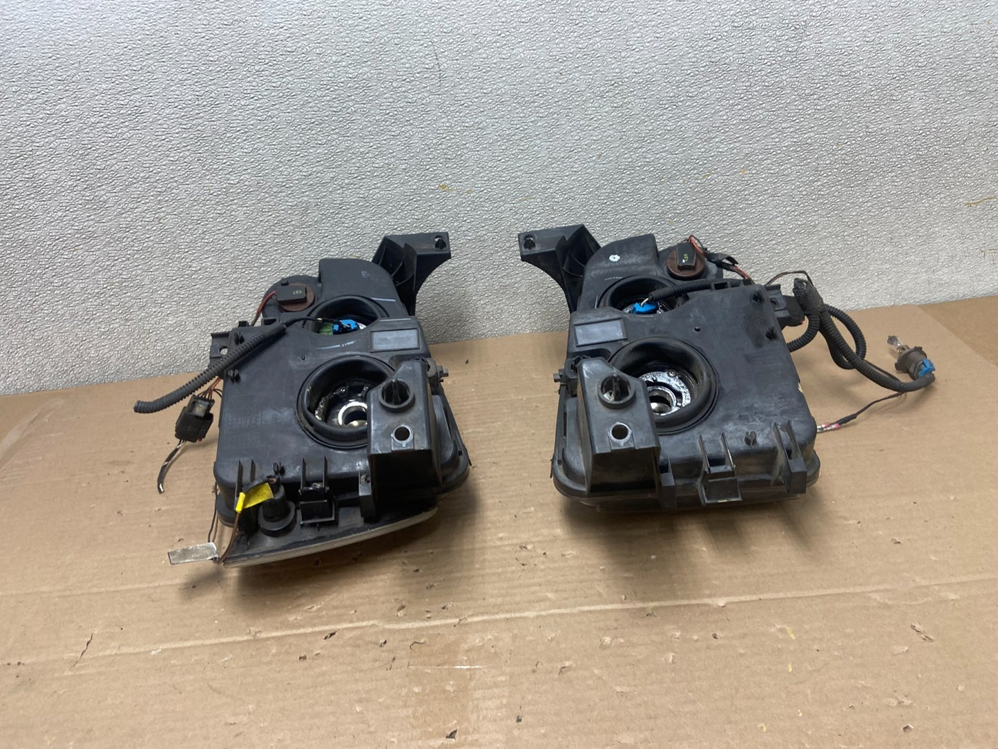 2007 to 2010 Dodge Charger Left+Right Set Side Headlights AA8767 DW12