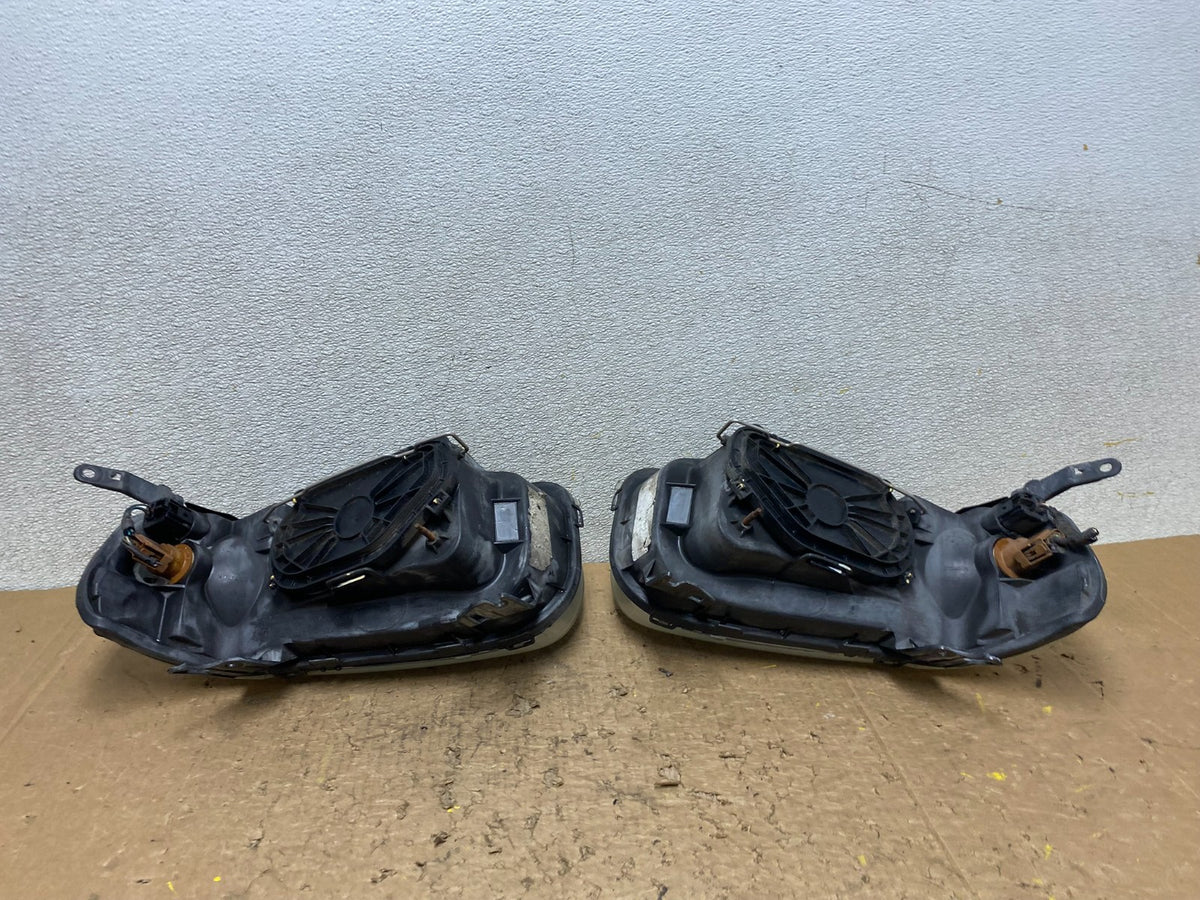 2005 to 2007 Ford Escape Headlights Left+Right Side Set Halogen V8443 DG10