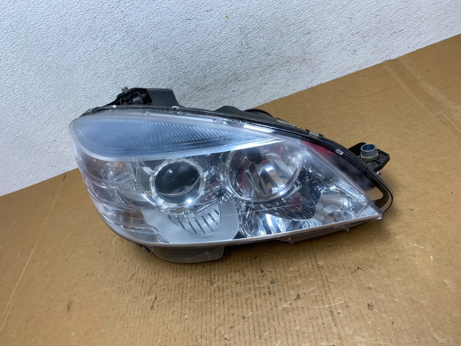 2008 to 2011 Mercedes Benz C-CLASS Right Passenger Side Headlight AD9333 DW1