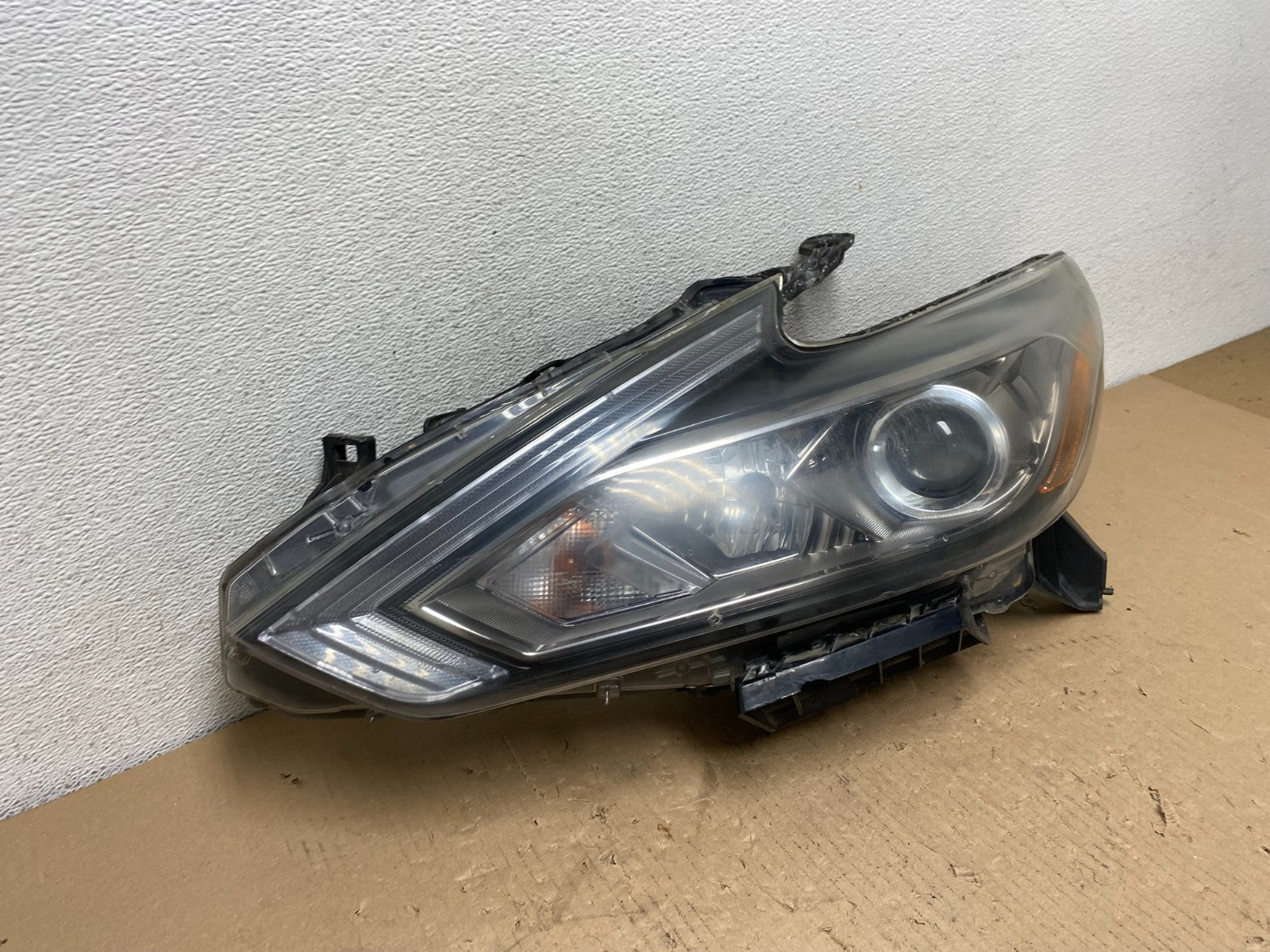 2016 - 2018 Nissan Altima Left Driver LH Halogen Headlight TYC AF3212 DW2