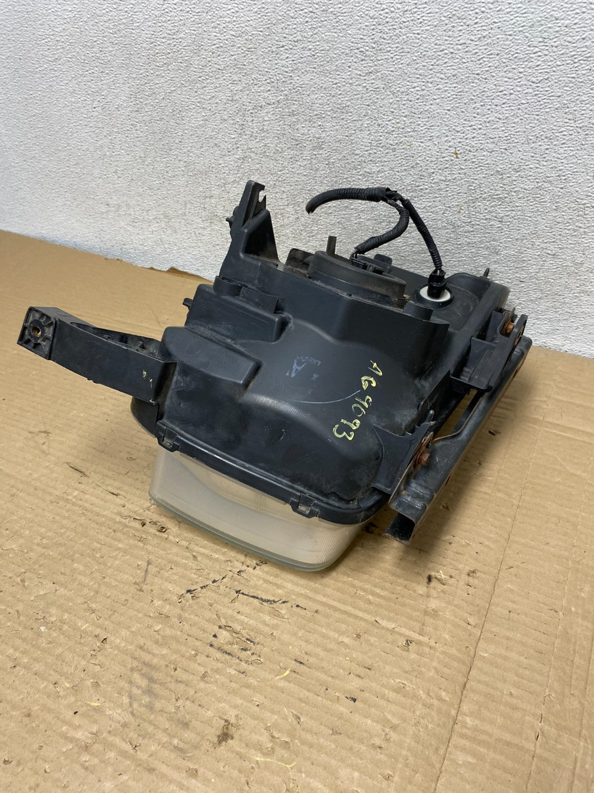 2003 to 2006 Honda Element Left Driver Lh Side Headlight AG9093 DW4