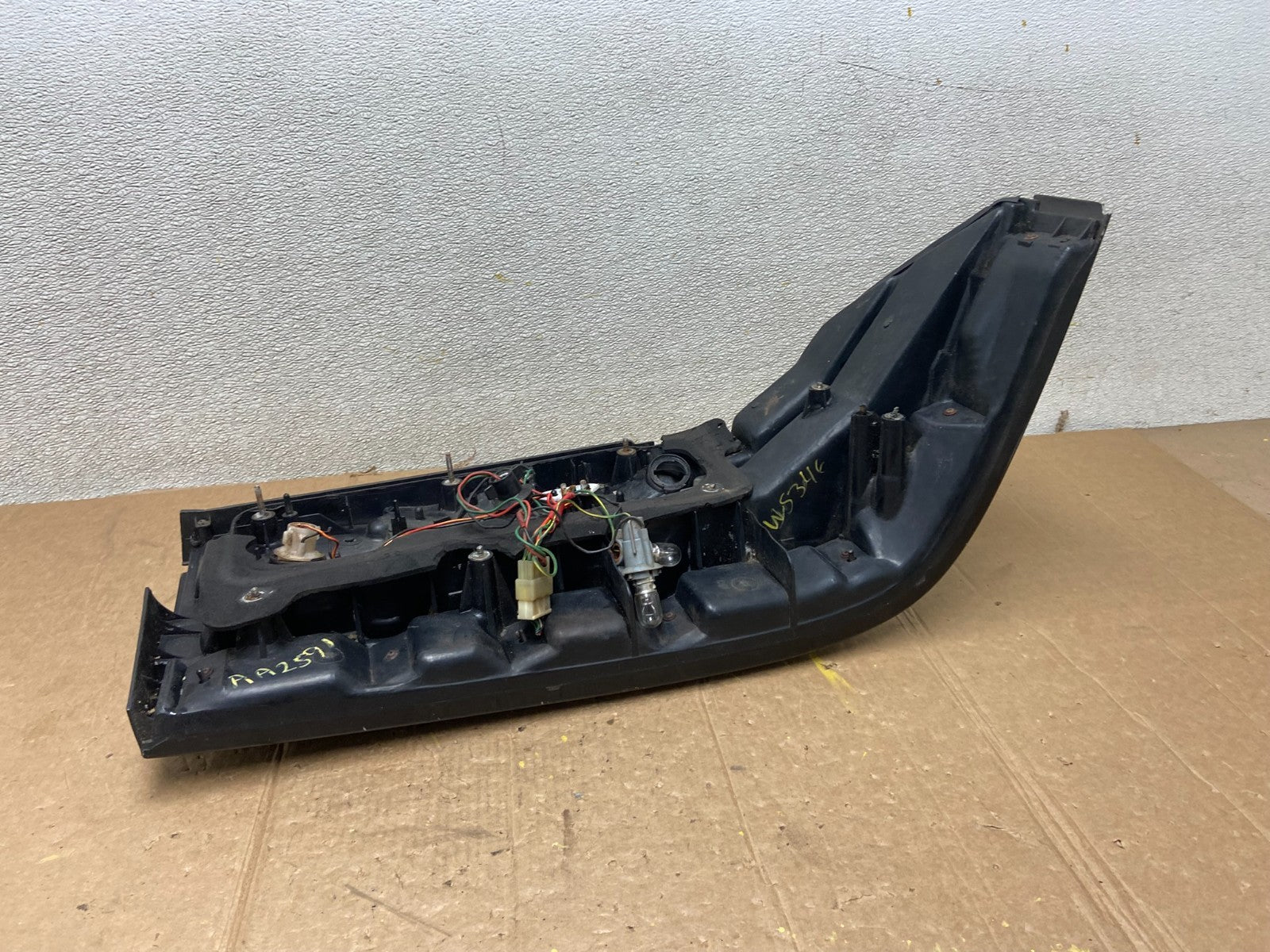 1990 Ford Probe Left Driver LH Side Tail Light OEM AA2591 GD10