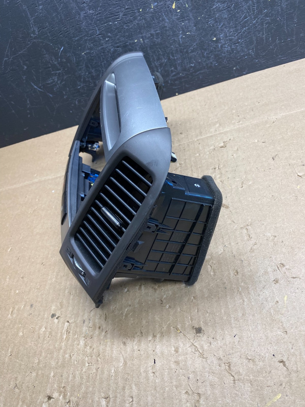 2007 to 2009 Hyundai Santa Fe Center Dashboard Radio Bezel Trim AC6488 DG2