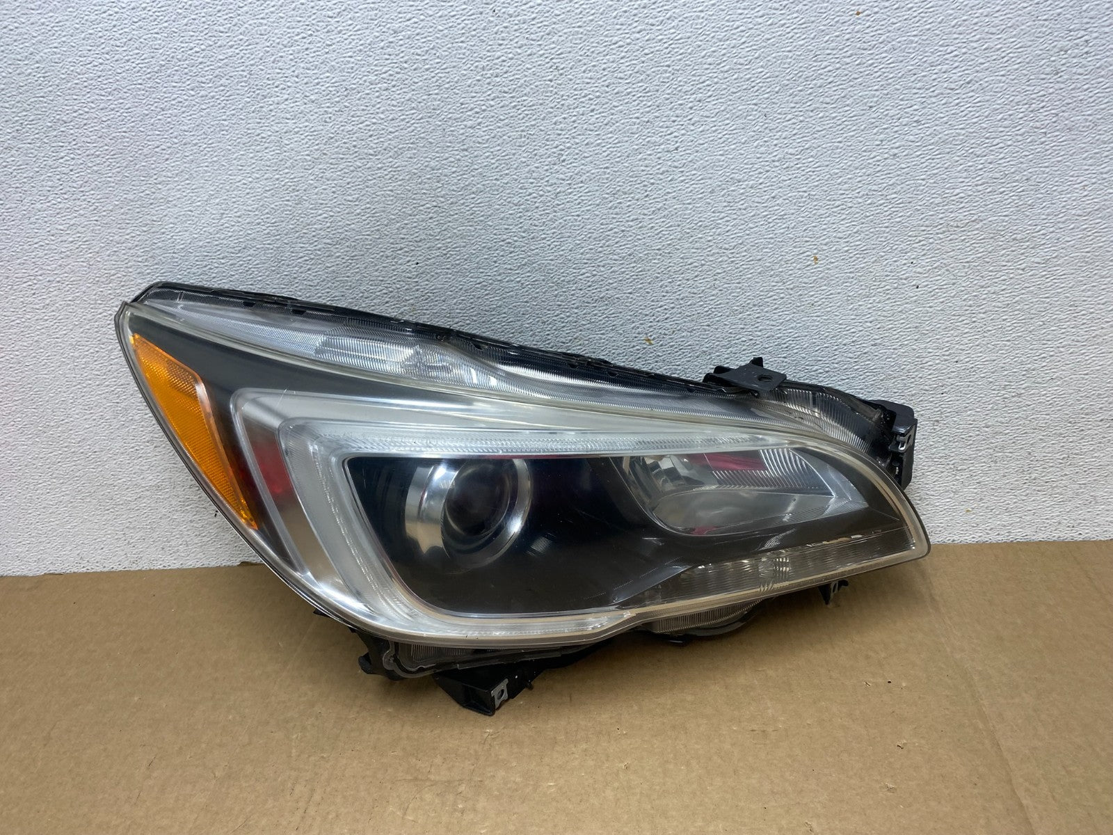 2015 to 2017 Subaru Legacy Outback Right Passenger Xenon HID Headlight AF9526 DW0