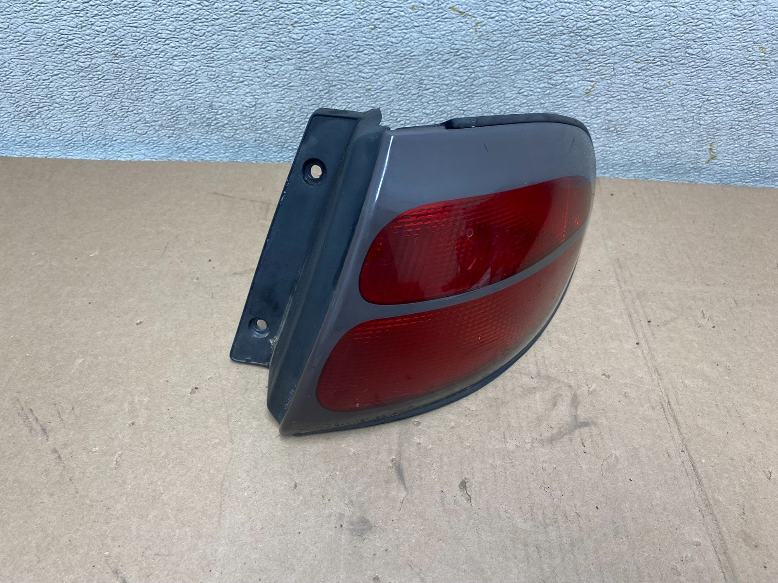 1998 - 1999 Ford Taurus Wagon Right Passenger RH Side Tail Light S2099 DW2