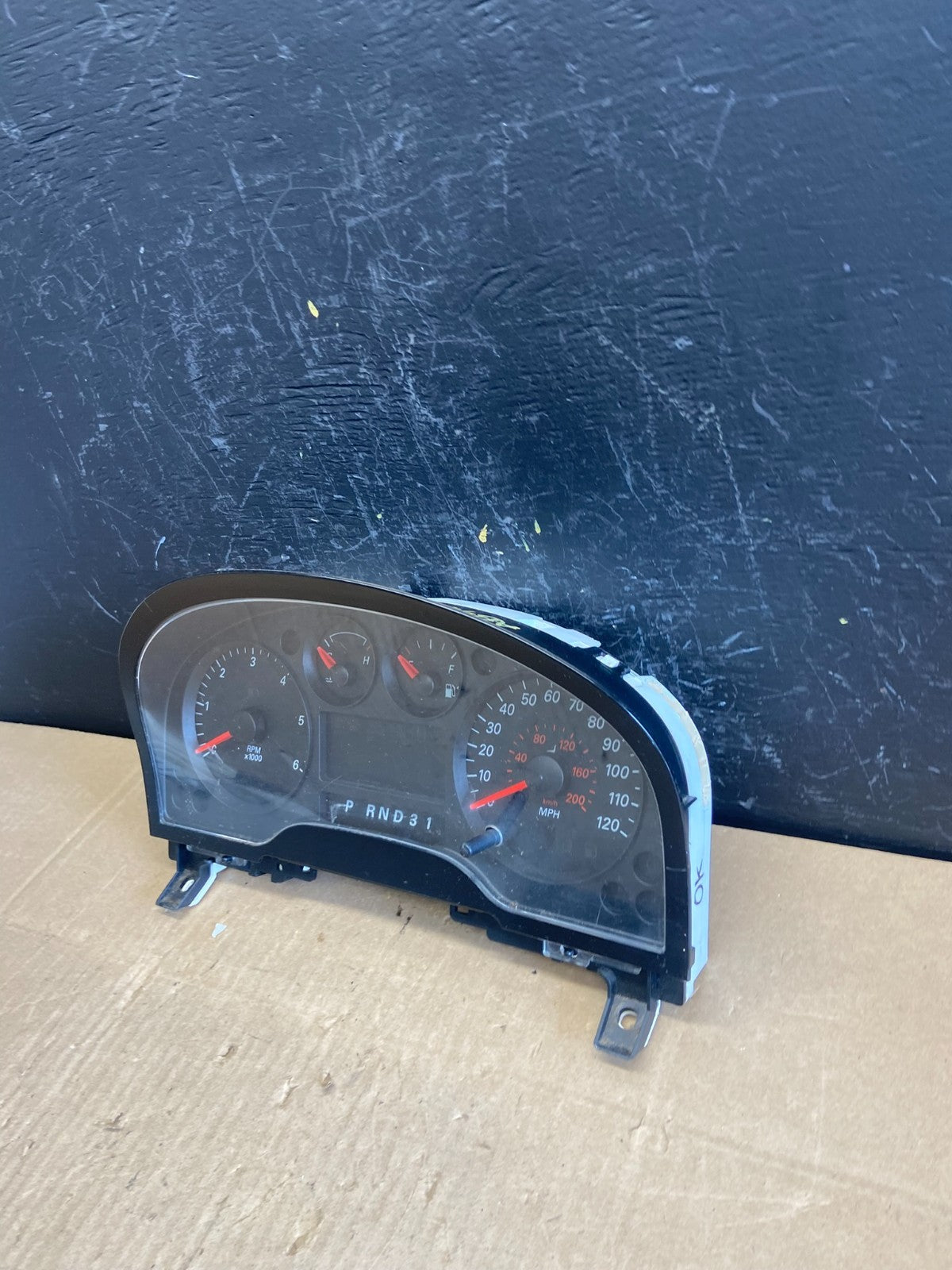 2004 to 2007 Ford Freestar Instrument Cluster Speedometer AB97241