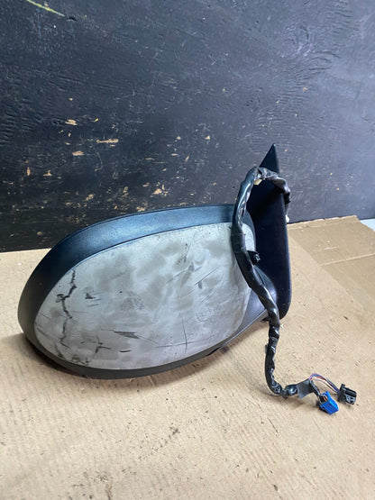 2003-2006 Chevrolet Tahoe Suburban Right Passenger Turn Door Mirror OEM T0250 DG2