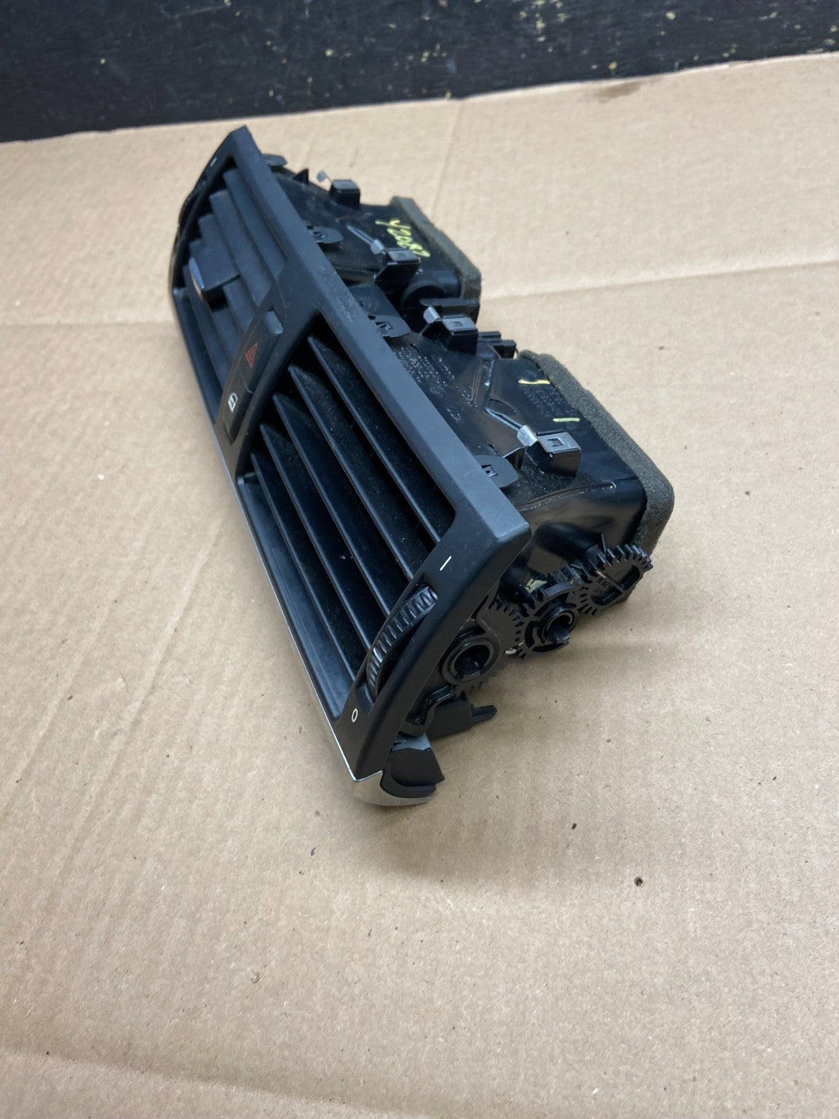 2007 to 2013 BMW X5 X6 Center Console Dash Air Vent OEM Y2082 DG2