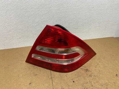 2005-2007 Mercedes-Benz C 230 W203 C-Class Right Passenger Tail Light AC3654 LK0