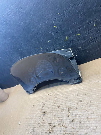 2004 to 2007 Chevrolet Express Speedometer Cluster Gauge S8997 DG3