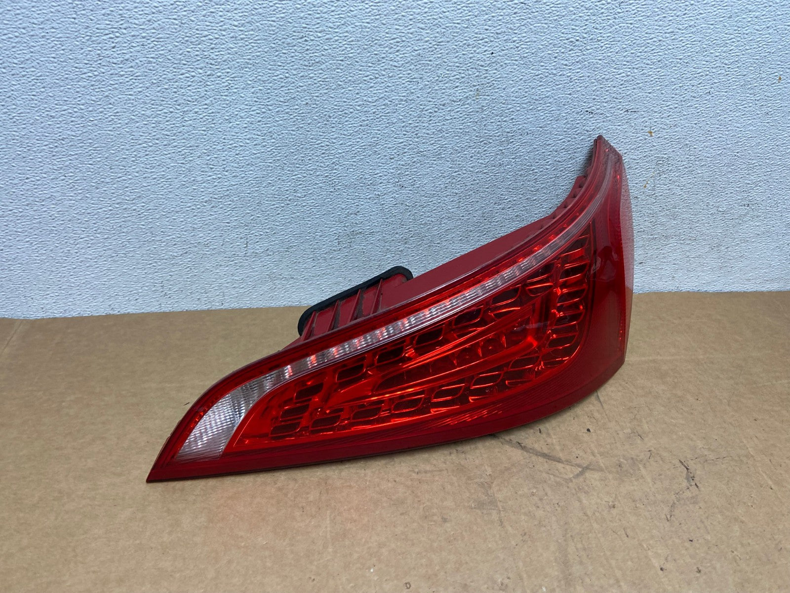 2009 to 2012 Audi Q5 Right Passenger RH Side Tail light AD6138 LK2