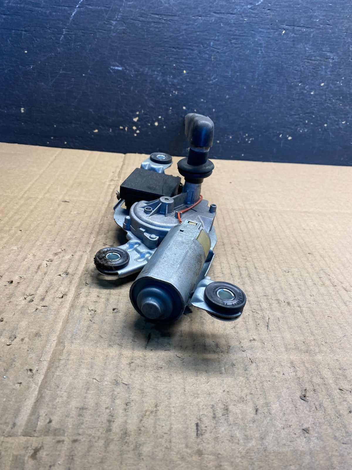 2004 to 2010 BMW X3 E83 Rear Windshield Wiper Motor AA7731 DG4