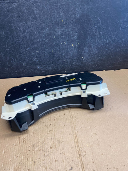 2002 GMC Yukon Speedometer Cluster Gauge AE4124 DG4