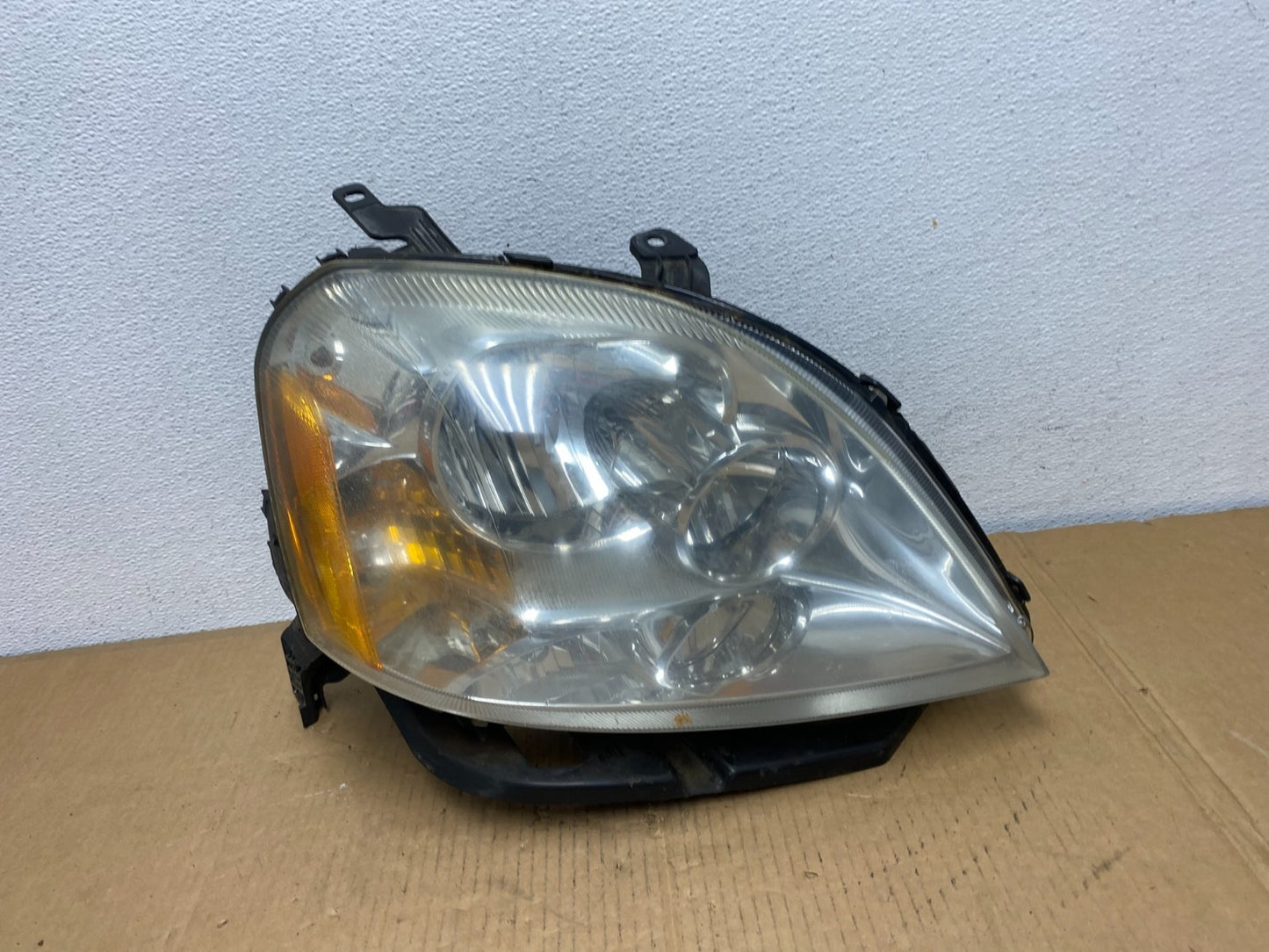 2005 to 2007 Ford Five Hundred Halogen Right Passenger Side Headlight AD0801 DW0