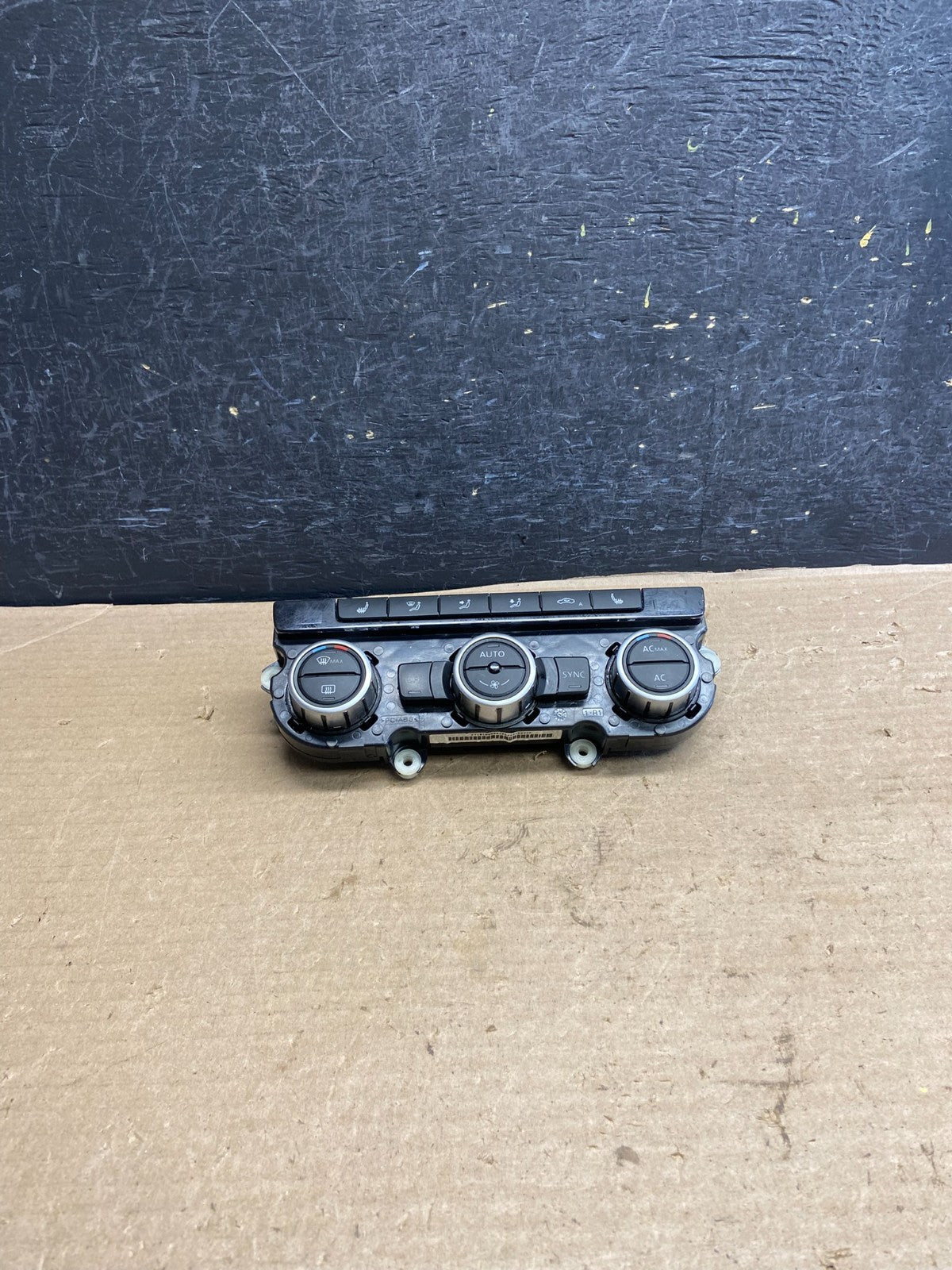 2012 - 2015 Volkswagen Passat Center Climate Control Panel AC Heater AH3955 DG0