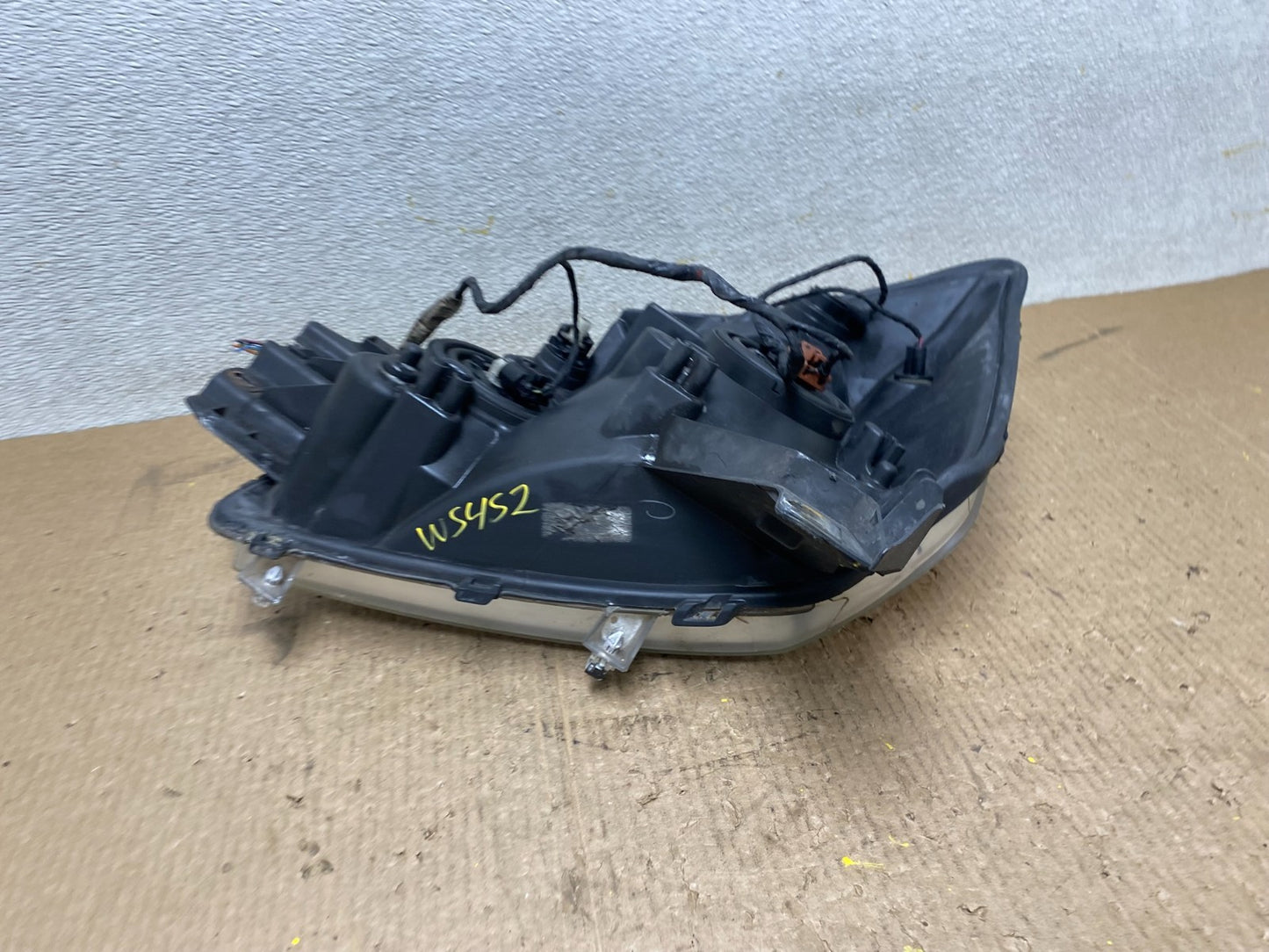 2004 to 2007 Nissan Armada Right Passenger RH Side Headlight Oem W5452 DW10