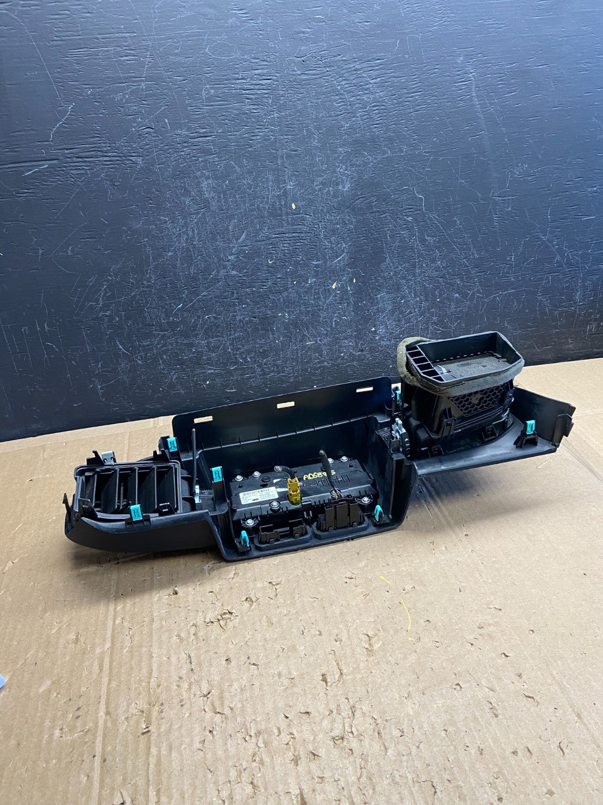 2020 to 2023 Ford Explorer Console Radio Display Screen Air Vents AD6825 DG6