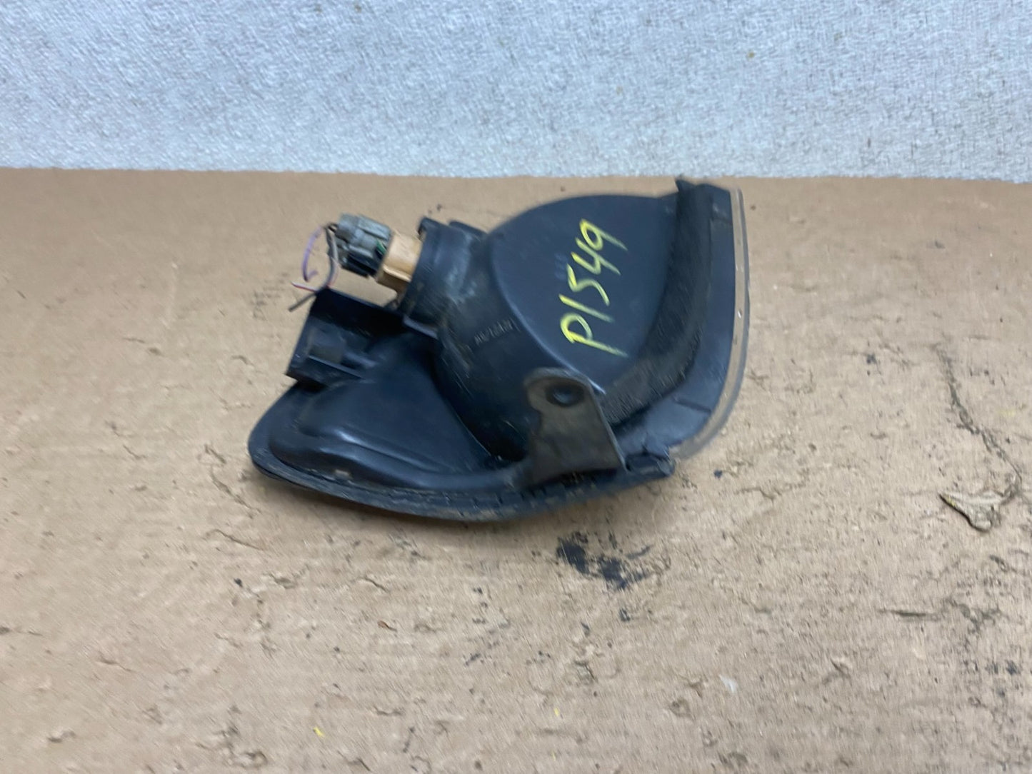 1999 to 2004 Nissan Pathfinder Passenger Corner Park Light Turn Signal P1549 DW4
