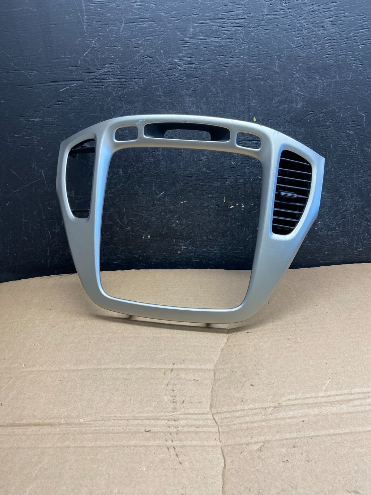 2001-2007 Toyota Highlander Radio Climate Dash Trim Bezel Air Vent AF1822 DG0