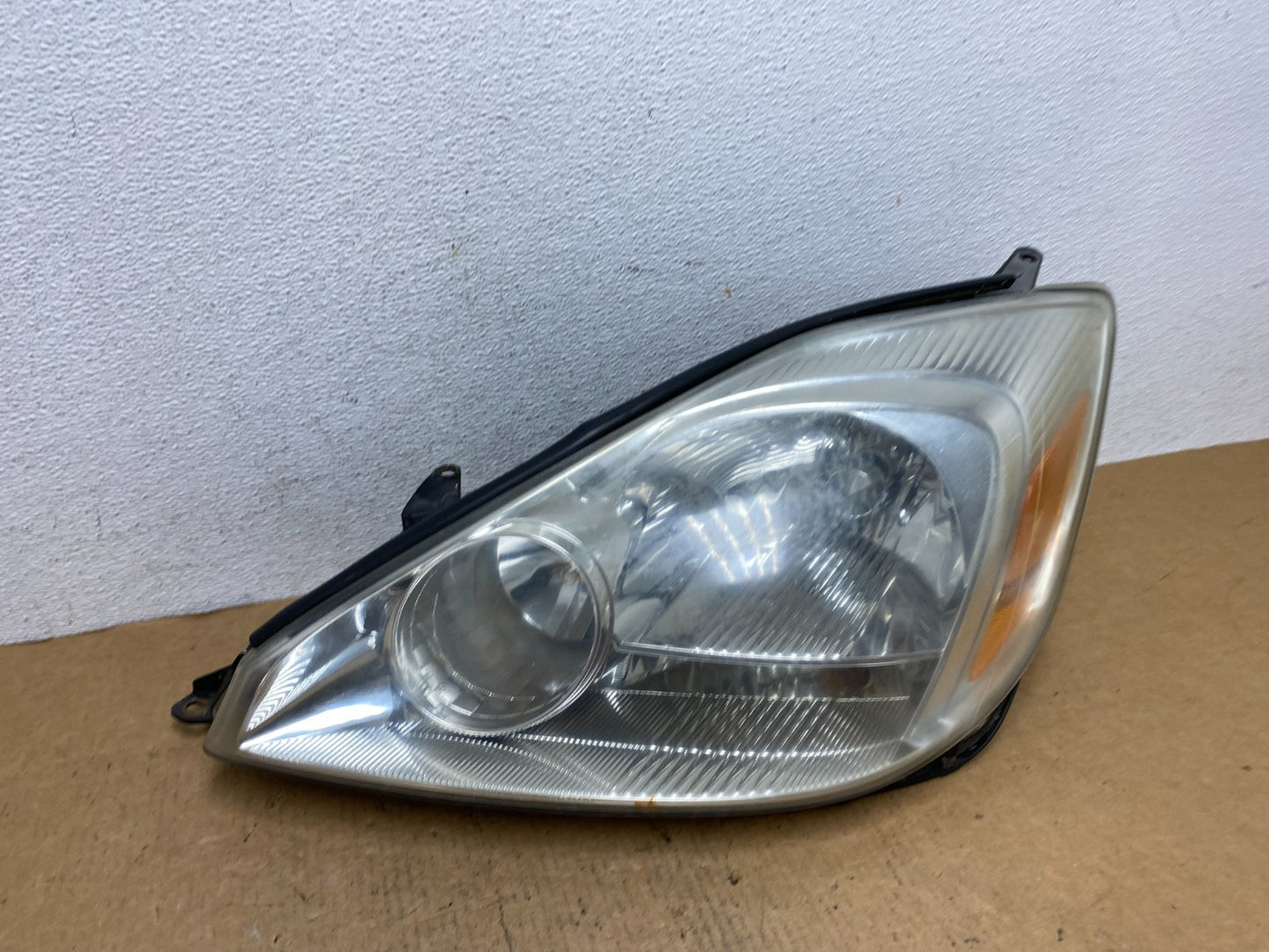 2004-2005 Toyota Sienna Left Driver LH Side Halogen Headlight AD4681 DW2