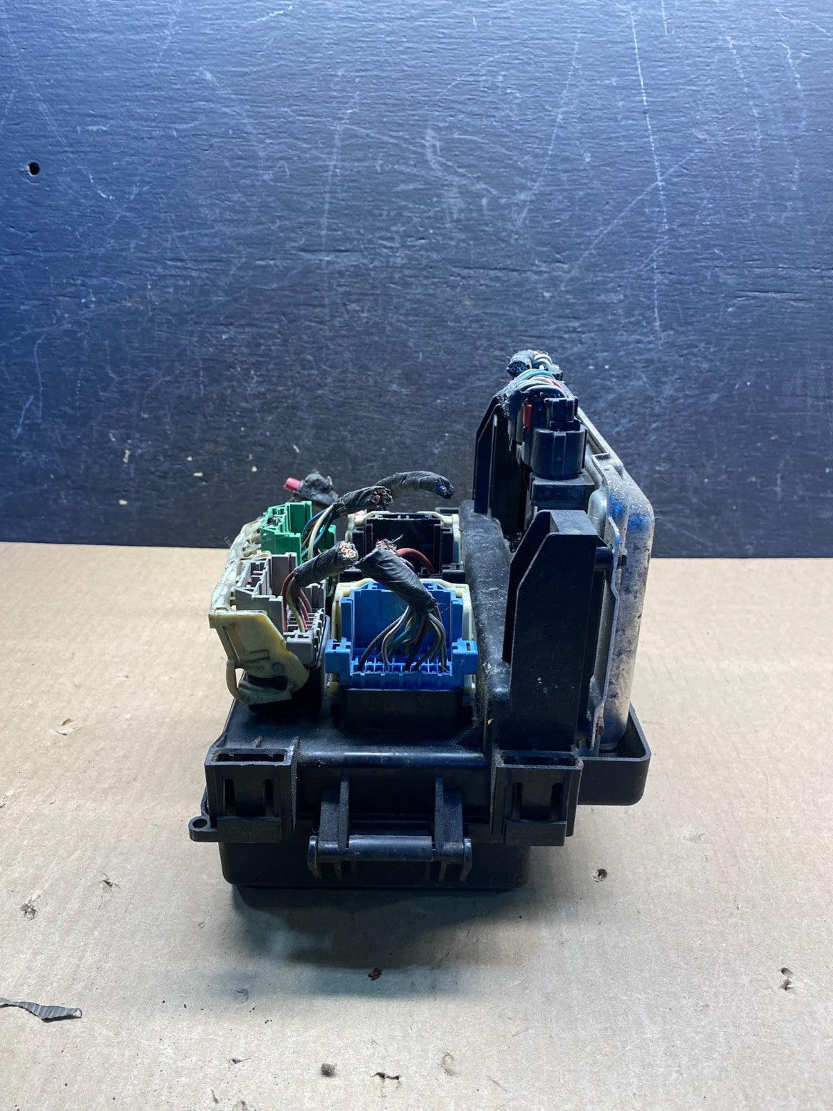 2005 2006 Chrysler 300 Totally Integrated Power Module Fuse Box TIPM ag7503 DG3