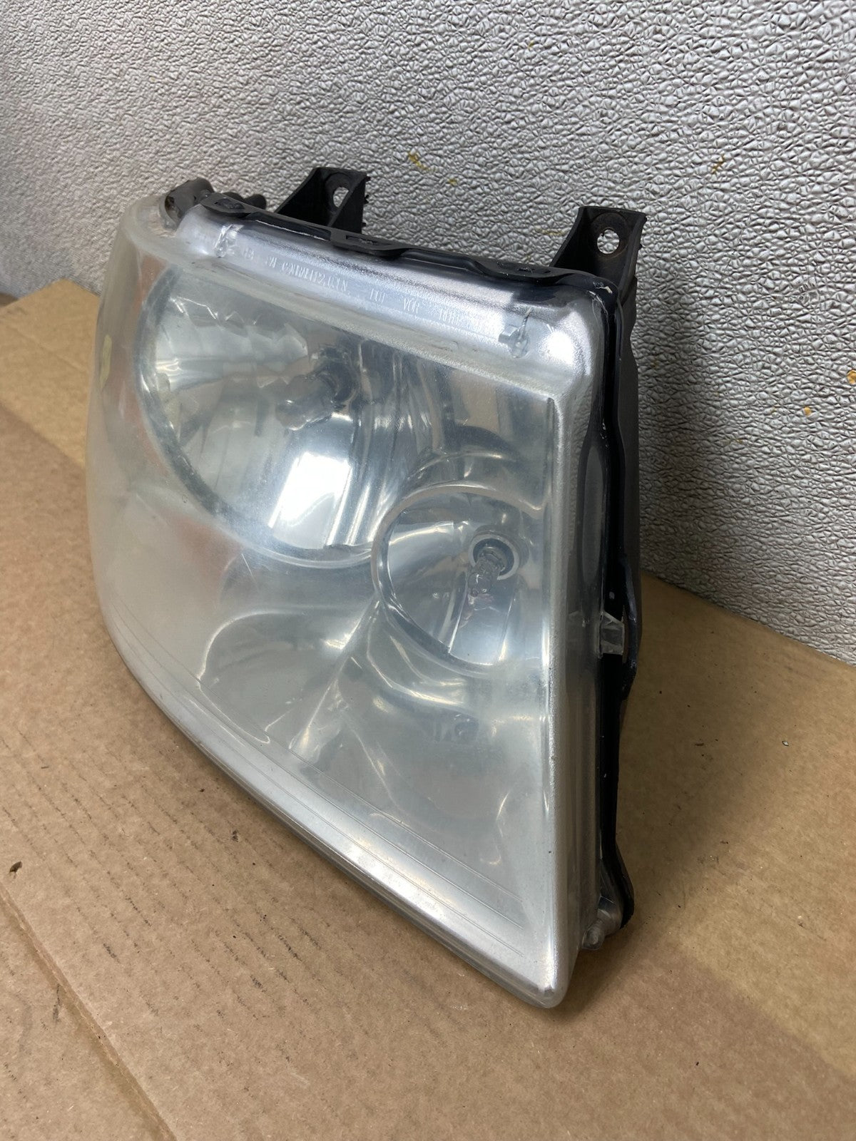 2003 - 2006 Ford Expedition Right Passenger Side Headlight Halogen Oem AB2596 DW1