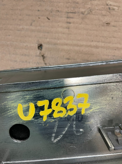 1987 - 1988 Oldsmobile Delta 88 Dashboard Center Trim Panel U7837 DG10