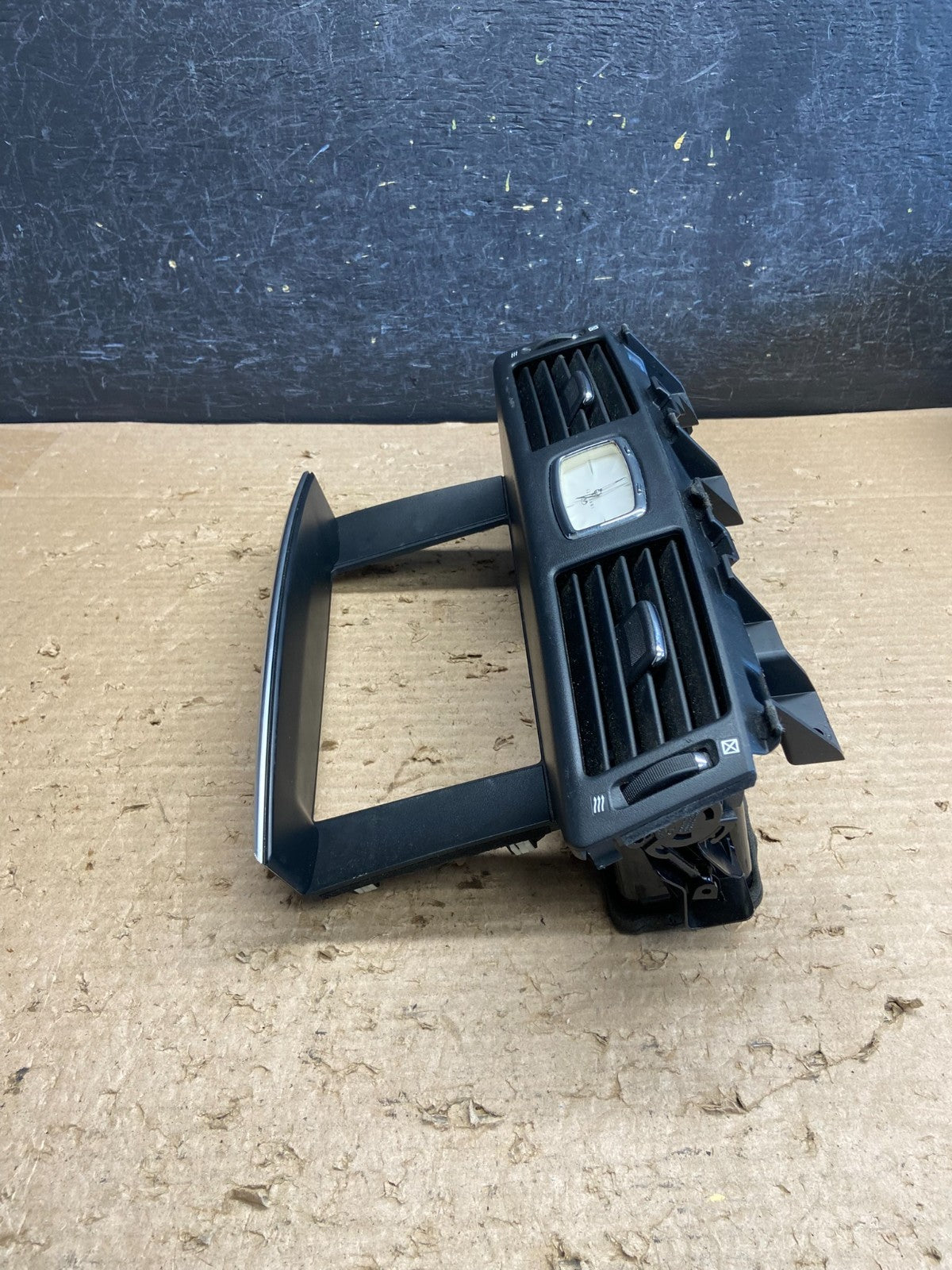2011 2012 2013 Infiniti M37 Center Dash Radio Bezel W/ Vents Clock AG8748 DG1