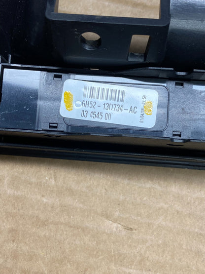 2008 - 2012 Land Rover LR2 OEM Center Radio Climate Dash Air Vent Bezel w0129 DG6