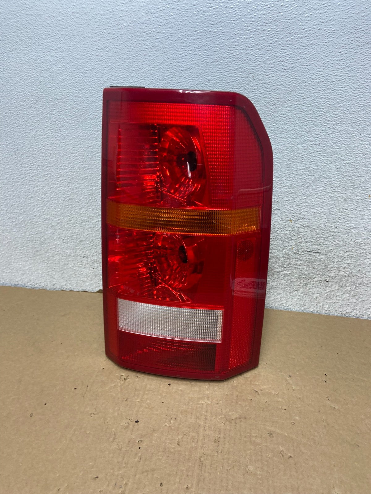 2005 - 2009 Land Rover LR3 Right Passenger Side Tail Light af7357 DG0